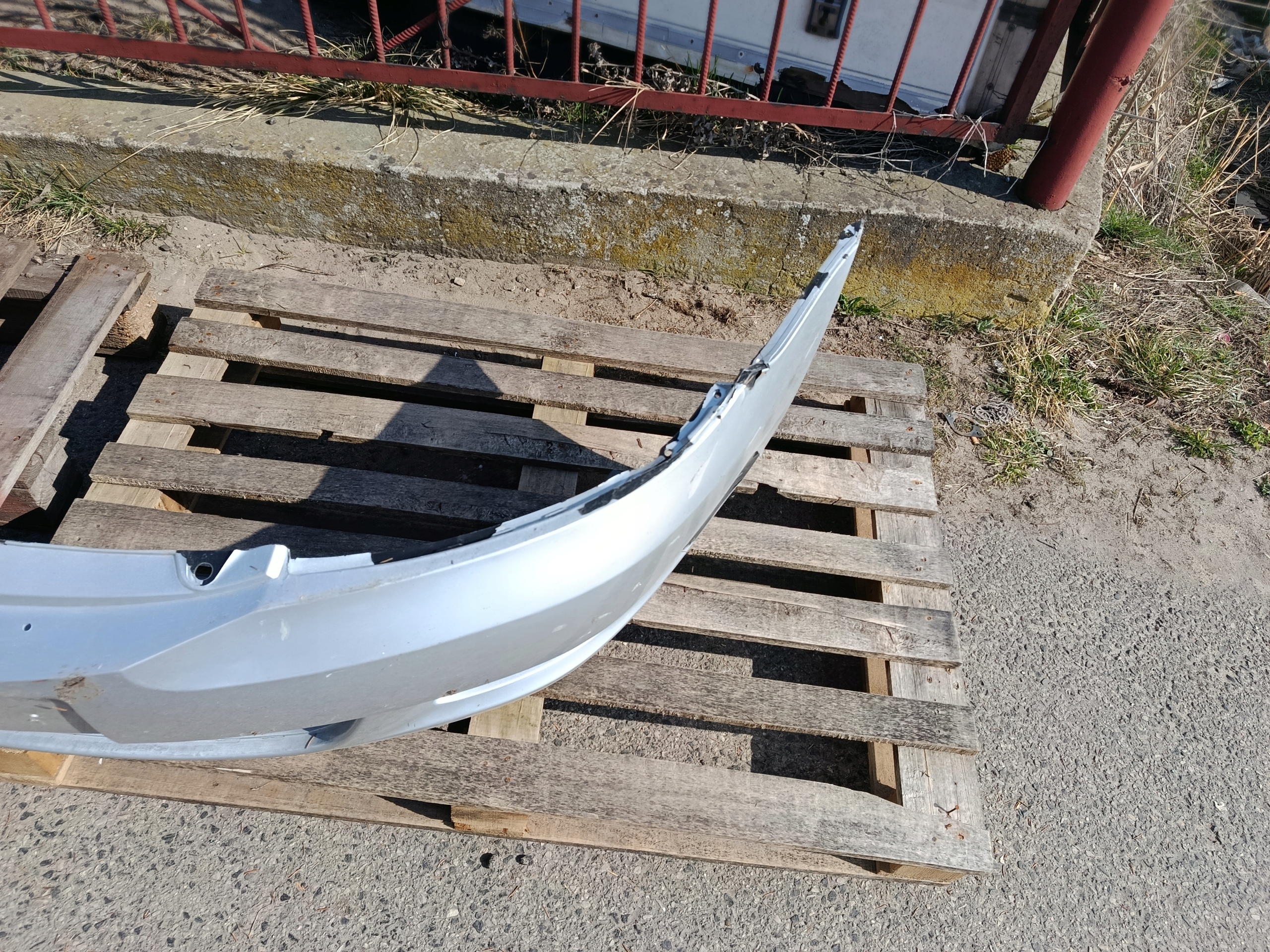 bumper front skoda octavia 2 lift 9156 la7w defekcik