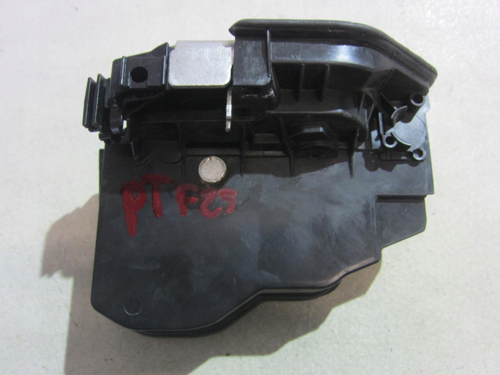 BMW X3 F25 E70 E83 lock door right rear part 7276674