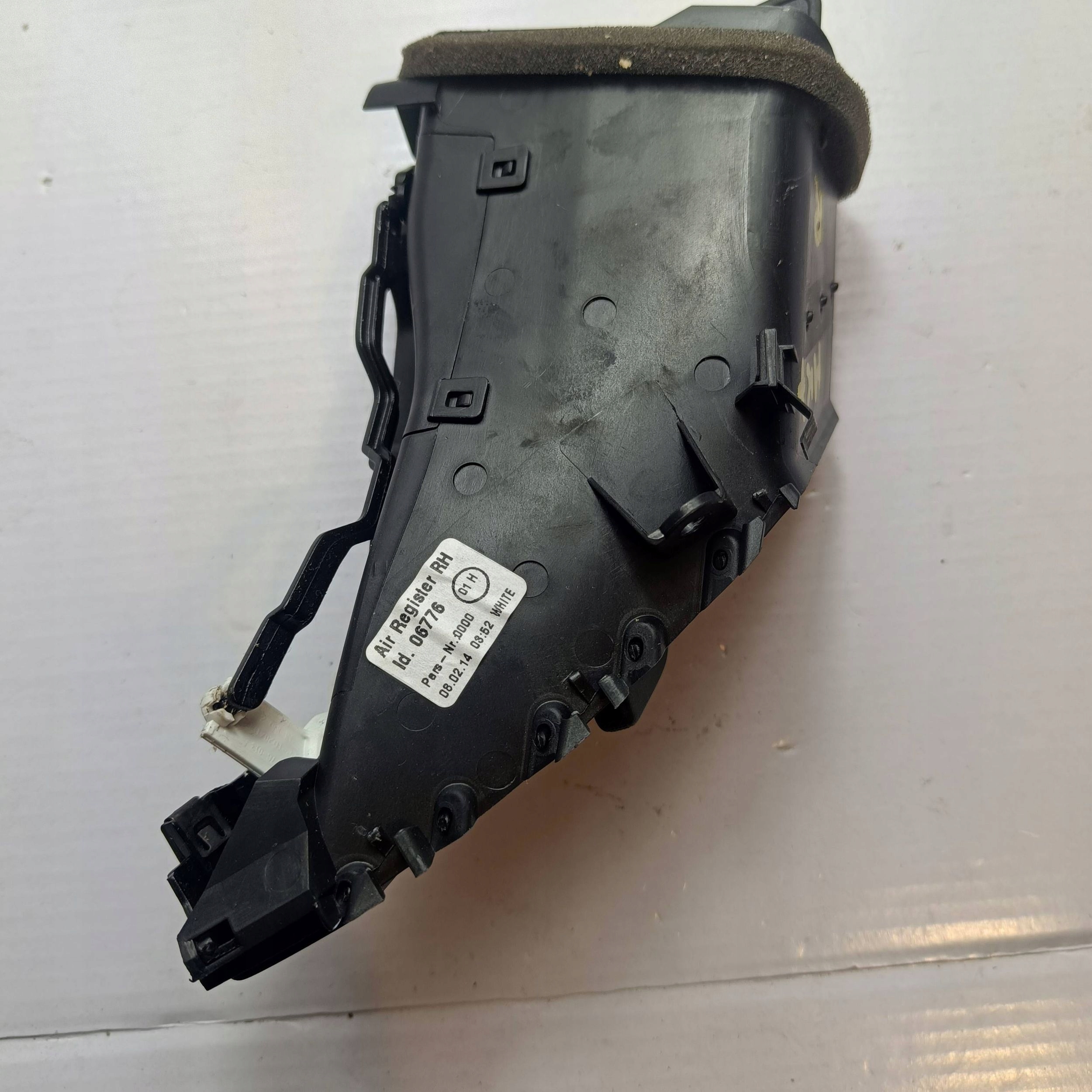 Ford Fiesta 2014 front side right Kratki air conditioning devices