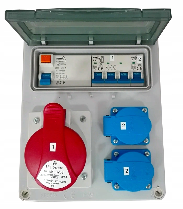 Stavební rozvaděč je zabezpečený a připraven 16A