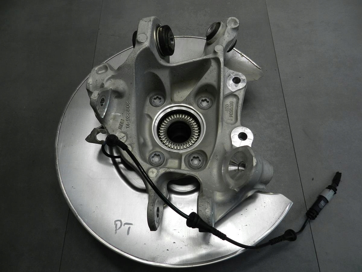 BMW 3 G20 otoč čepu pravá záď 6879534