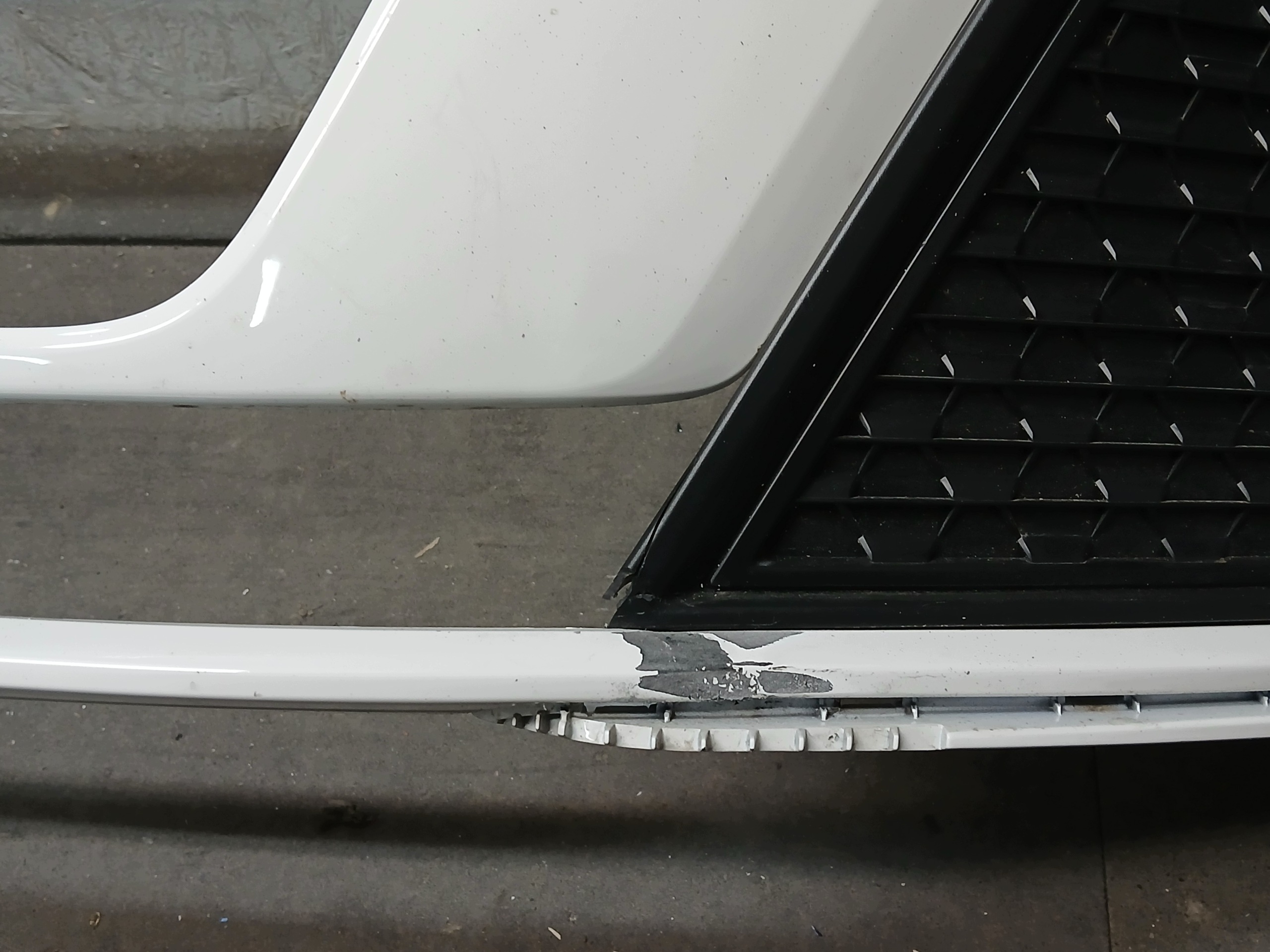 bumper front AUDI A1 82A 18