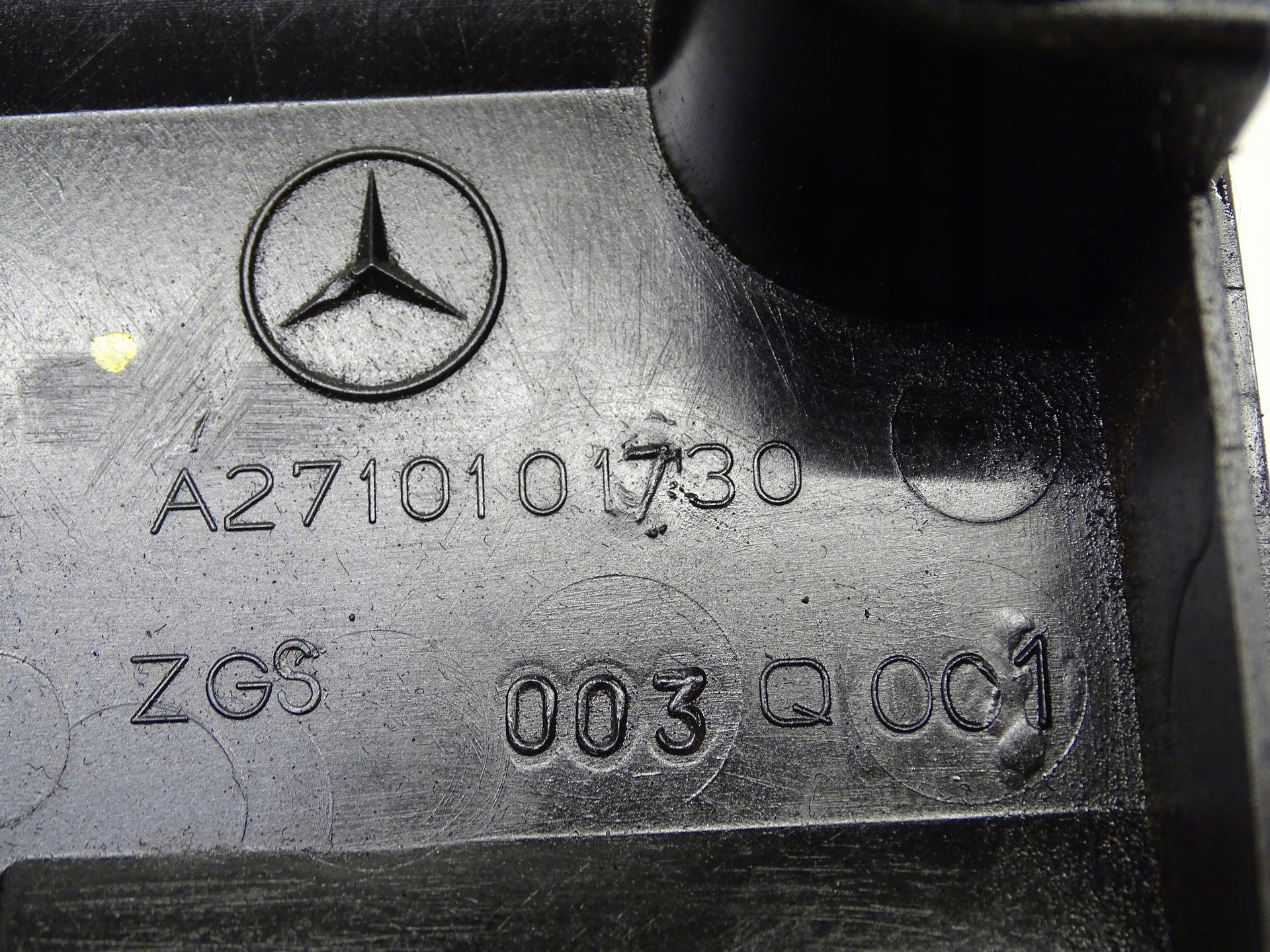 Abdeckung der Ventile MERCEDES C-KLASA W204 A2710101730