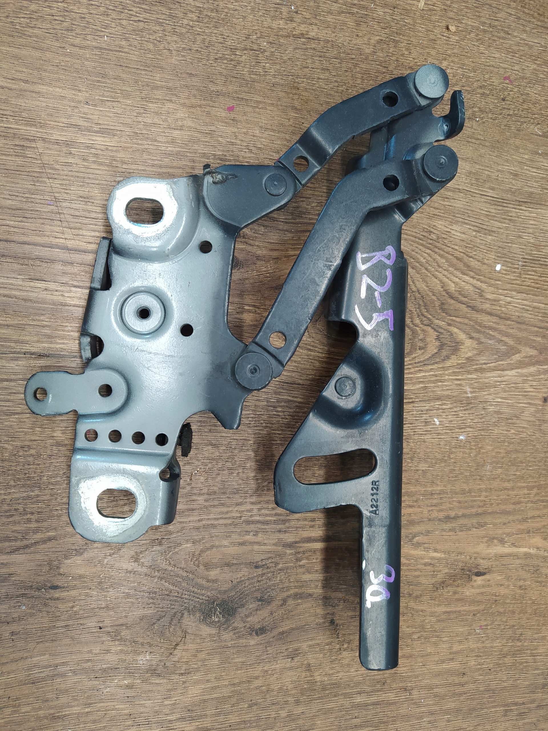 BMW 3 F30 петля капота правая 139896