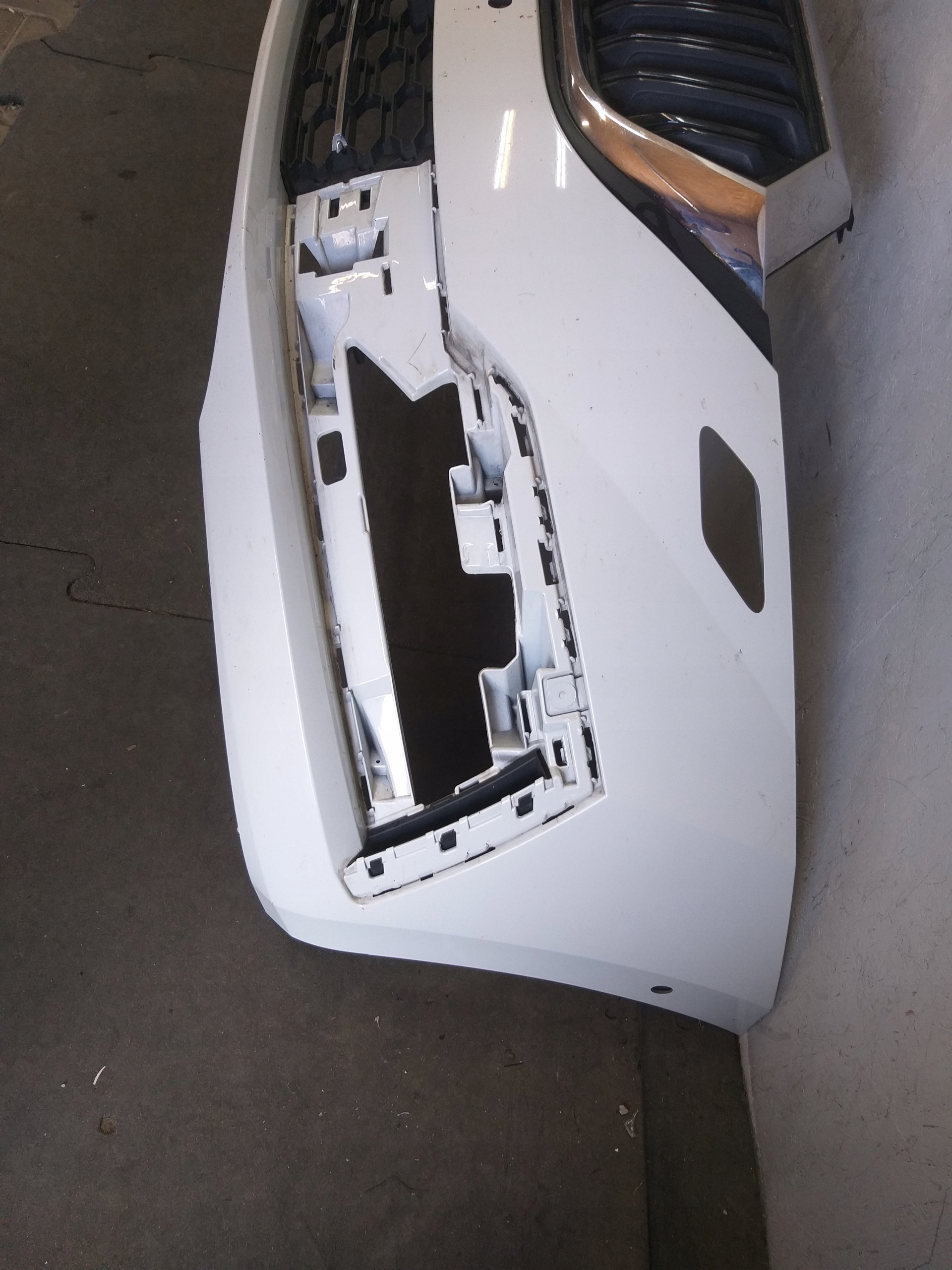 PARAURTI ANTERIORE SKODA OCTAVIA IV 4