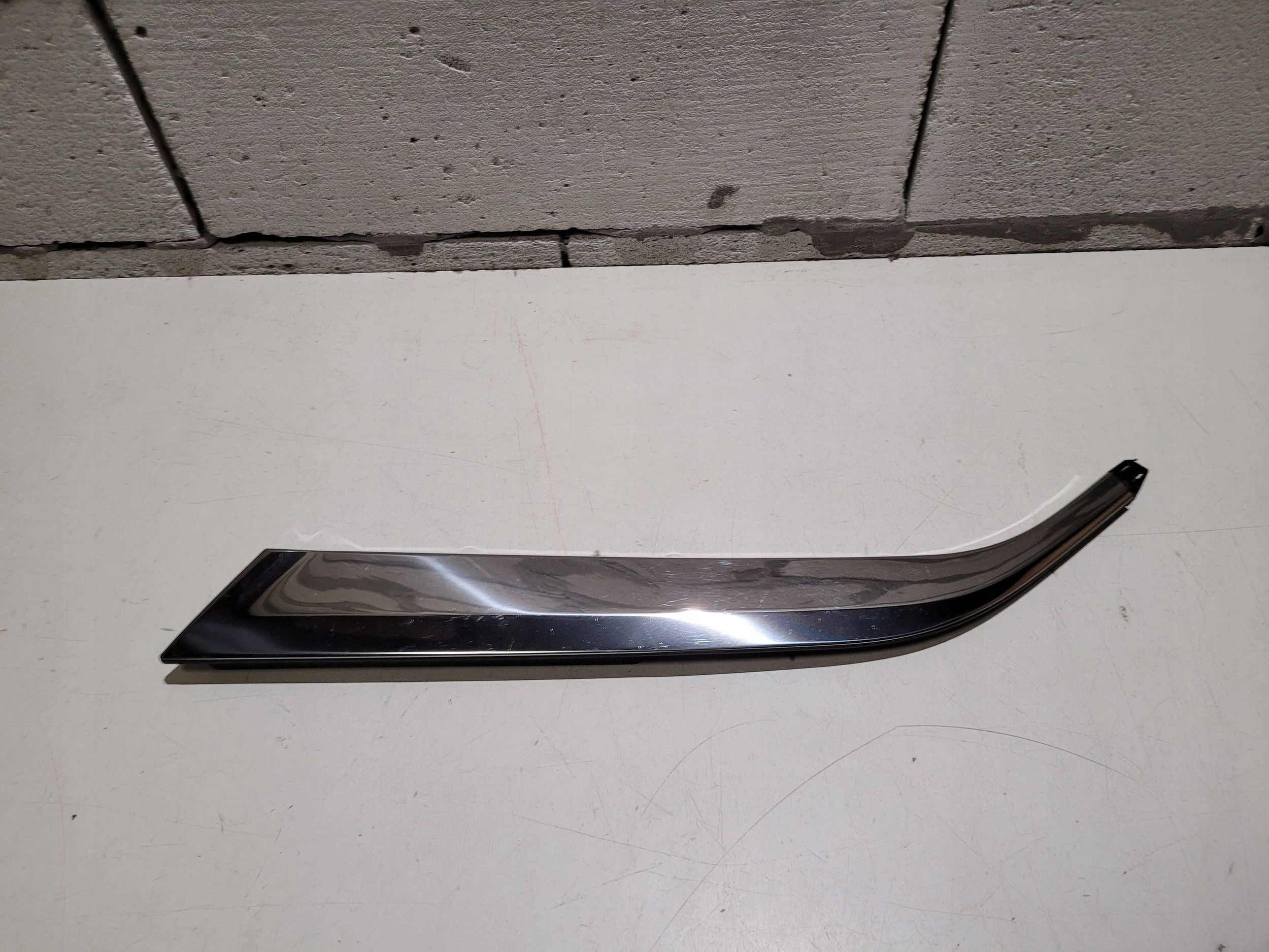 LISTWA OSŁONA SZYBY LEWY TYŁ CHROM 9827008977 PEUGEOT 5008 II 18R