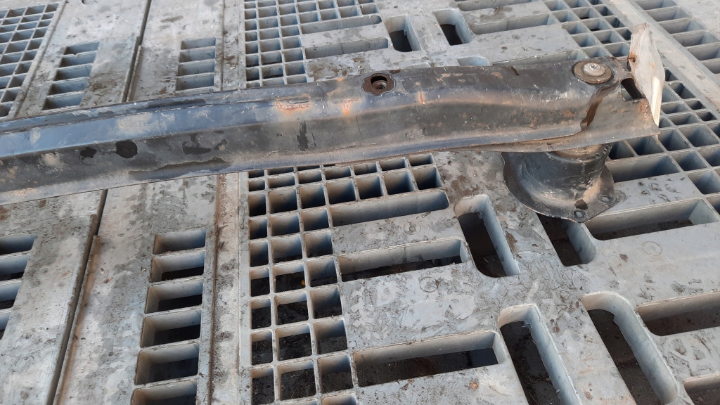 Балка бампера зад CITROEN C5 и HB 2.0b 02R