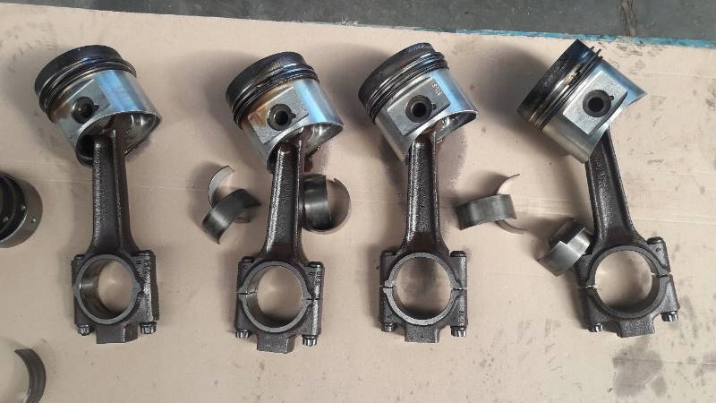 SILNIK DEUTZ F4L1011 TŁOK KOMPLETNY