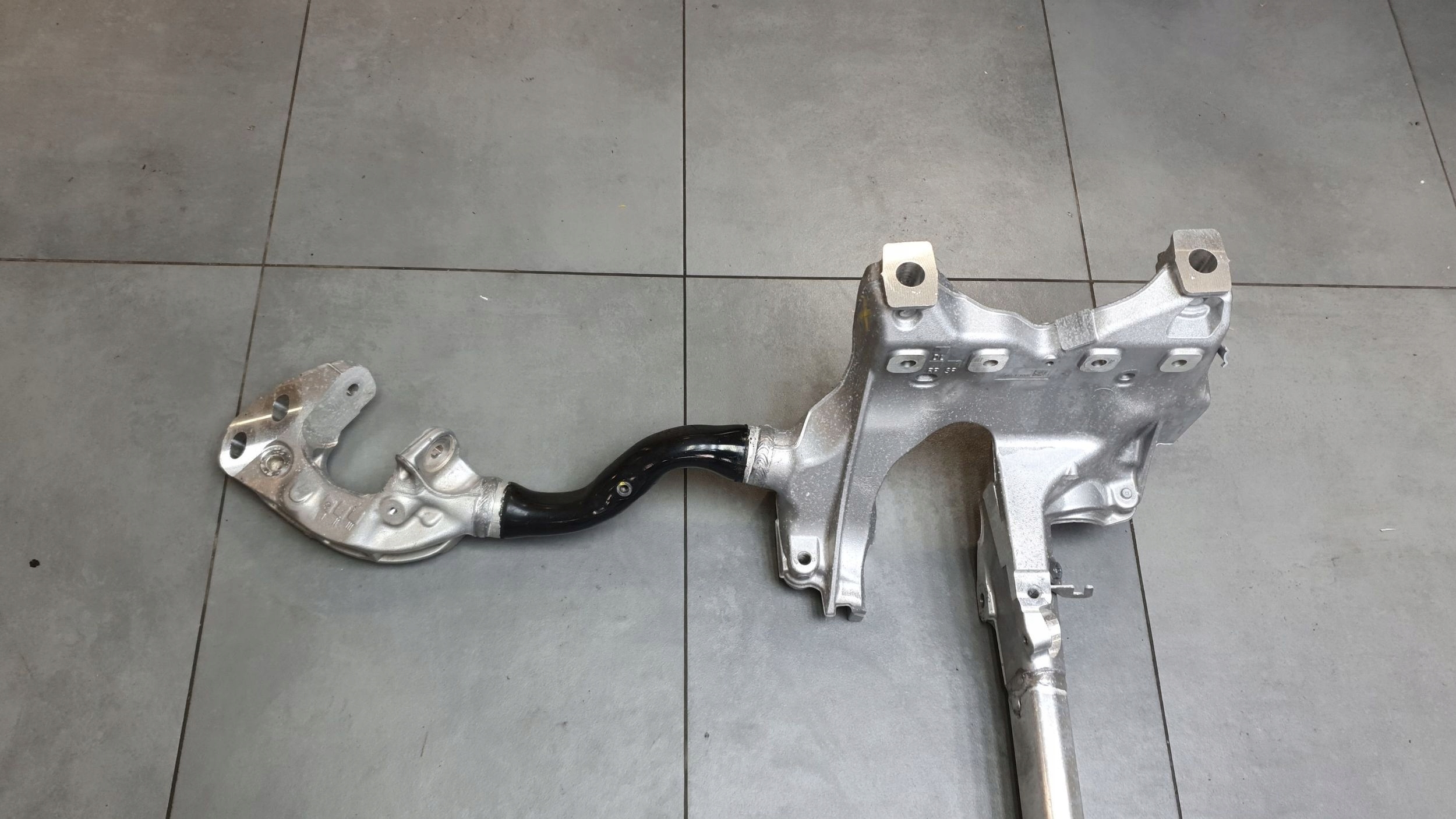Audi Q8 axle beam front axle beam subframe of the engine 4M0399315T