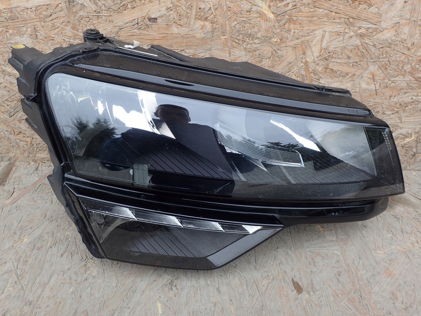 light right REFLEKTOR right SKODA KAROQ 57B941016A
