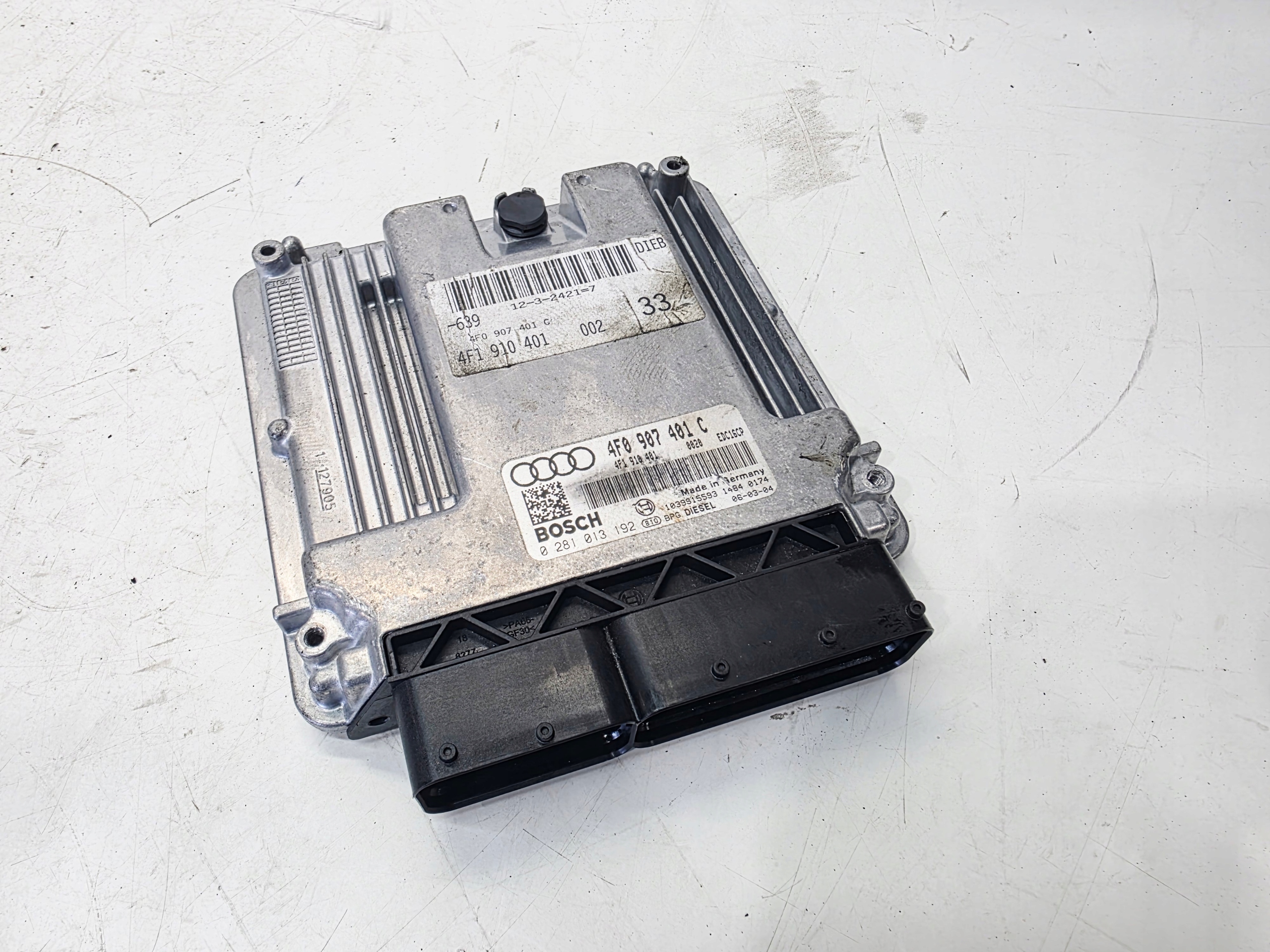 computer control unit of the engine AUDI A6 C6 2.7 TDI 4F0907401C 4F1910401