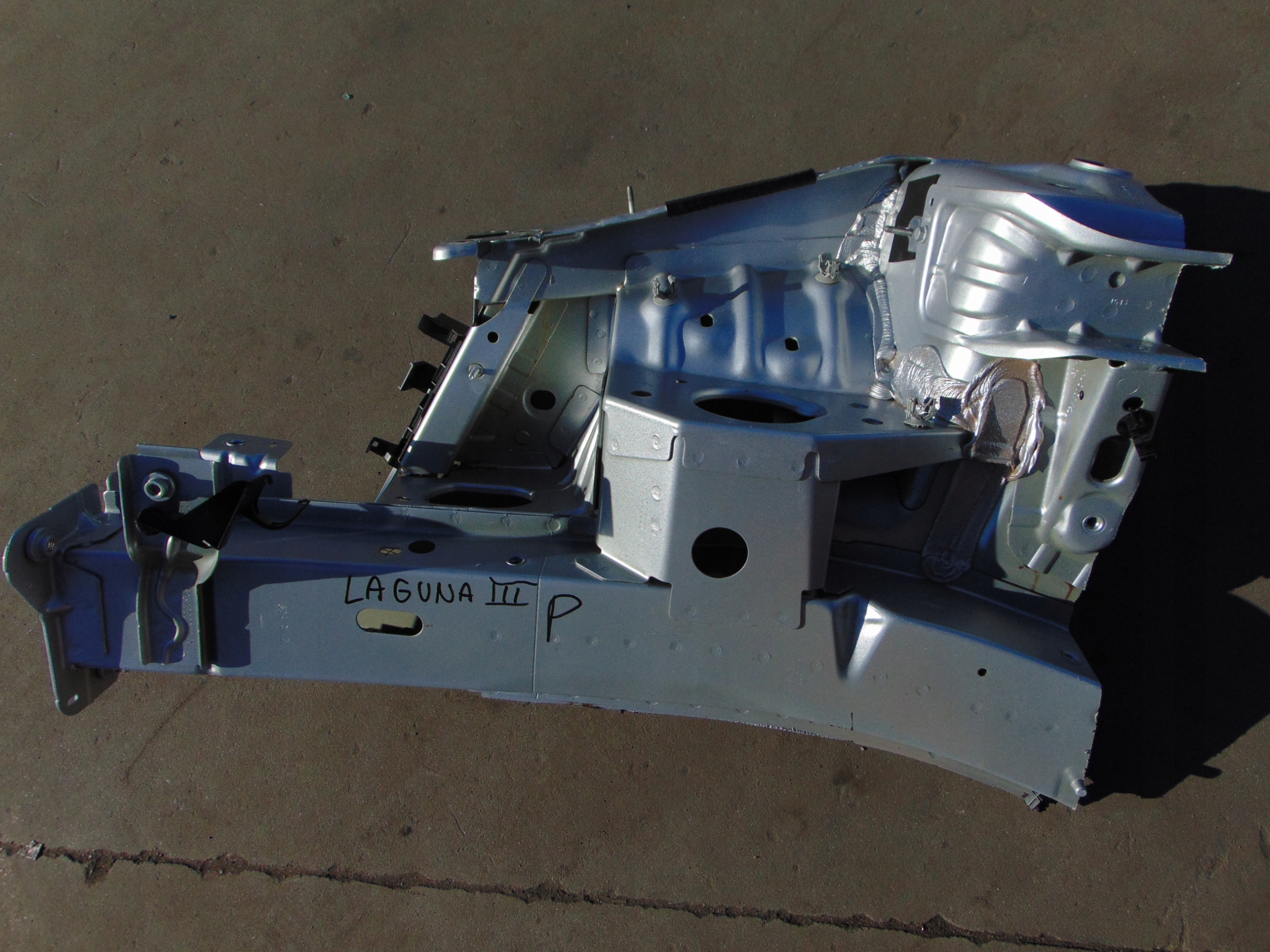 RENAULT LAGUNA III quarter quarter right front