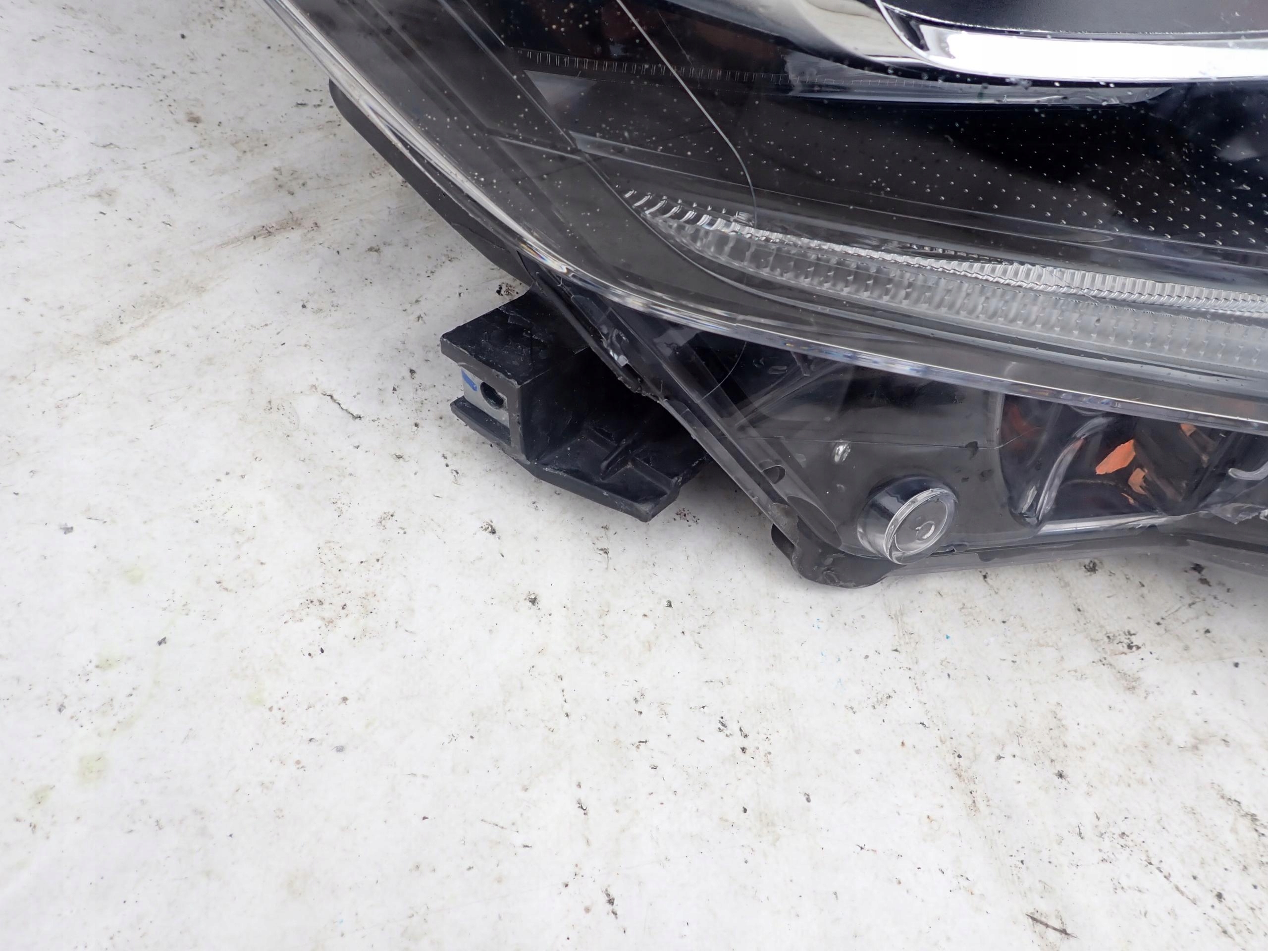 TOYOTA C-HR CHR 16- light right front FULL LED