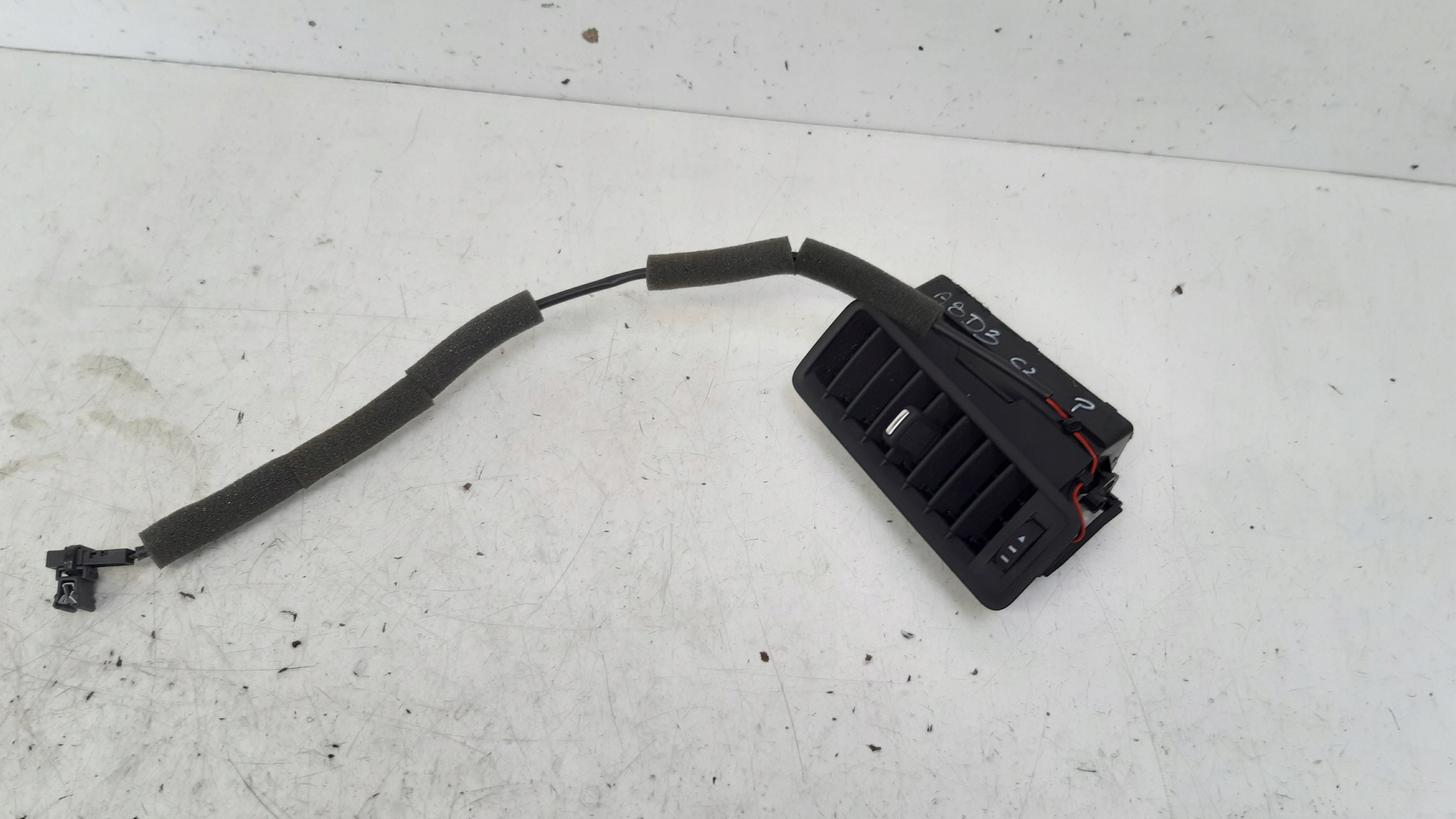 grid air conditioning devices right 4E0819704C Audi A8 D3