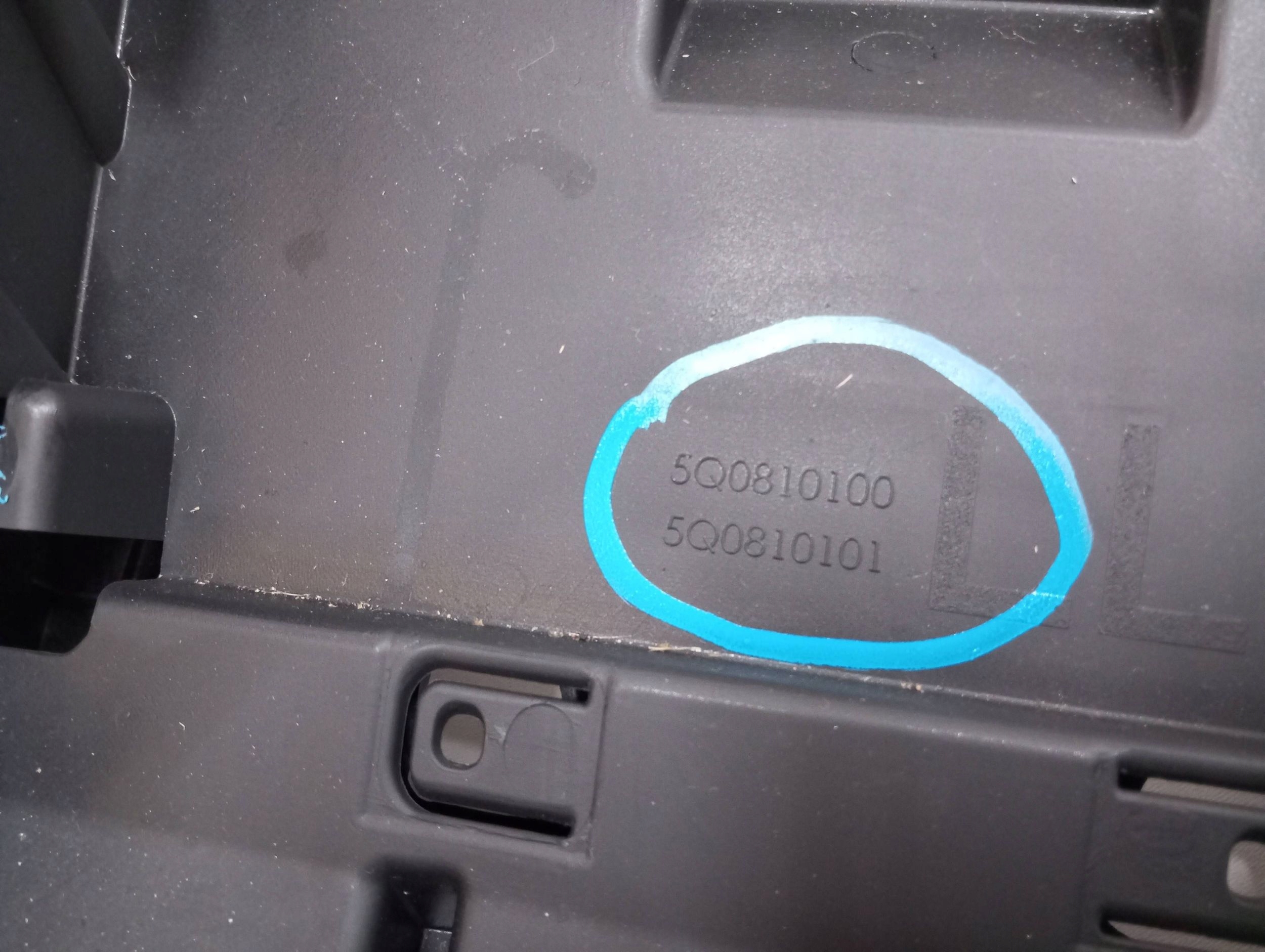TUNEL mitte AUDI Q7 4M 5Q0810100