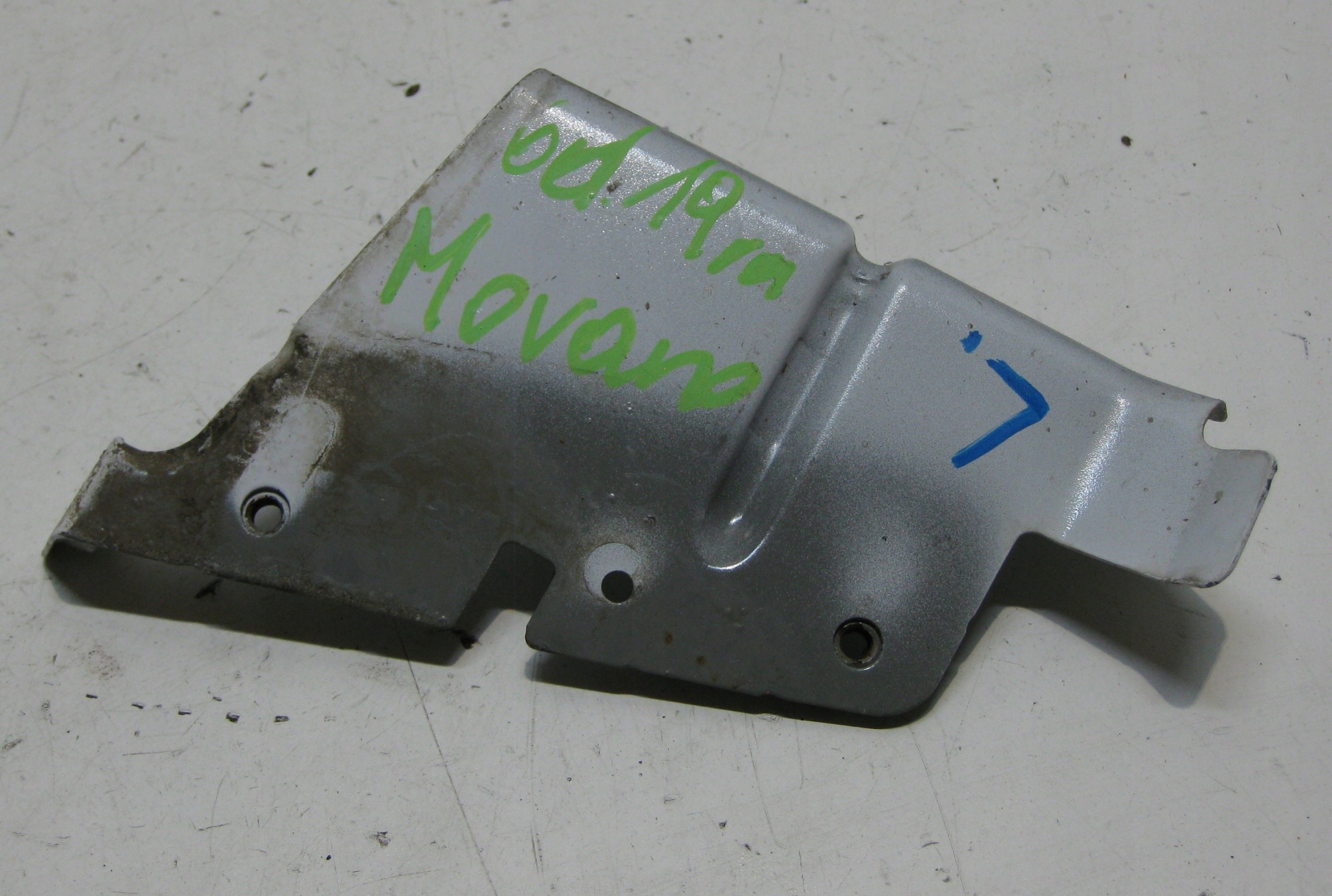 RENAULT MASTER III LIFT staffa parafango sinistra anteriore 641C30003R