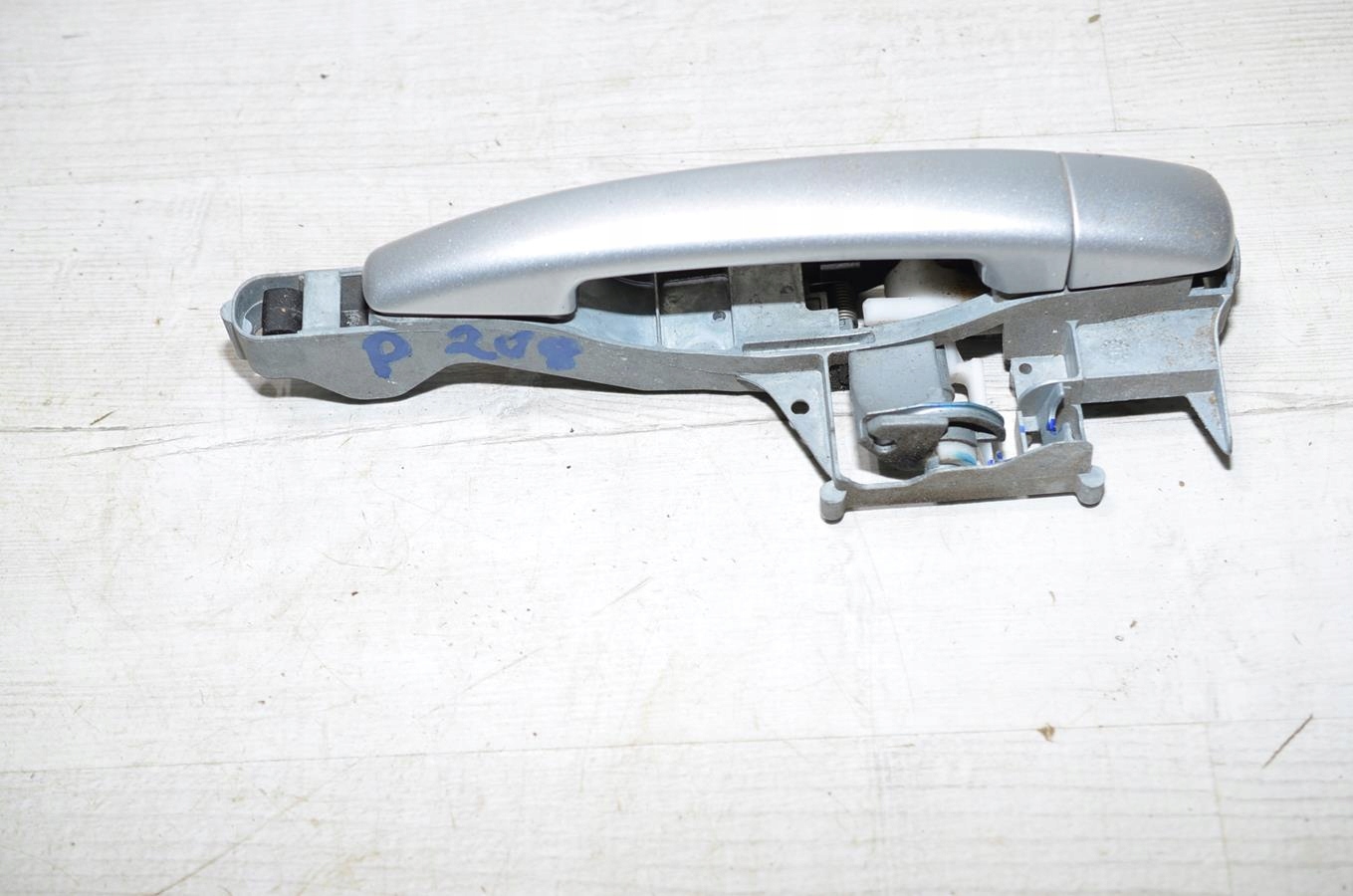 handle right front PEUGEOT 208 and