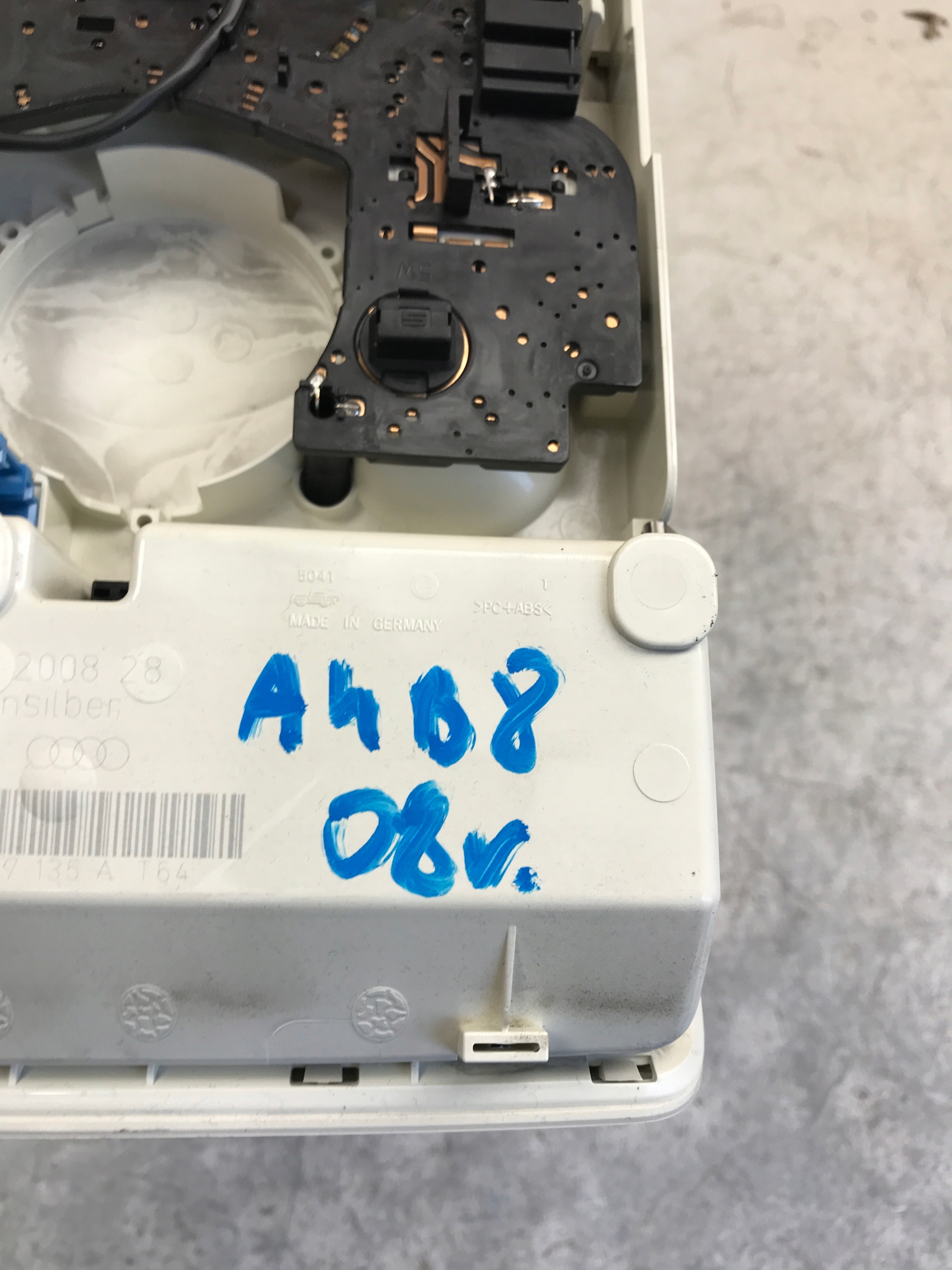 světlo střechy předek AUDI A4 B8 8T0947135A