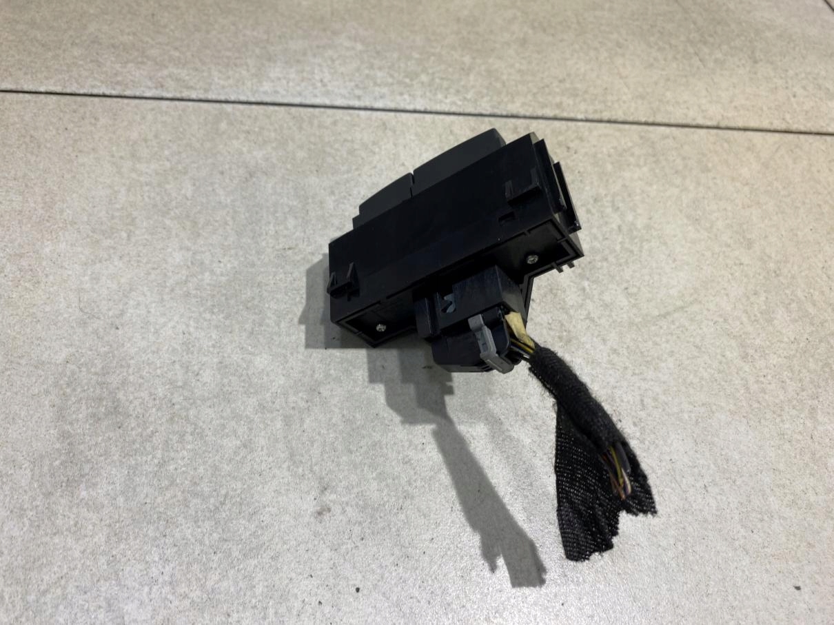 Schalter Leuchten des warnblickschalters OPEL CORSA D FL 13189529