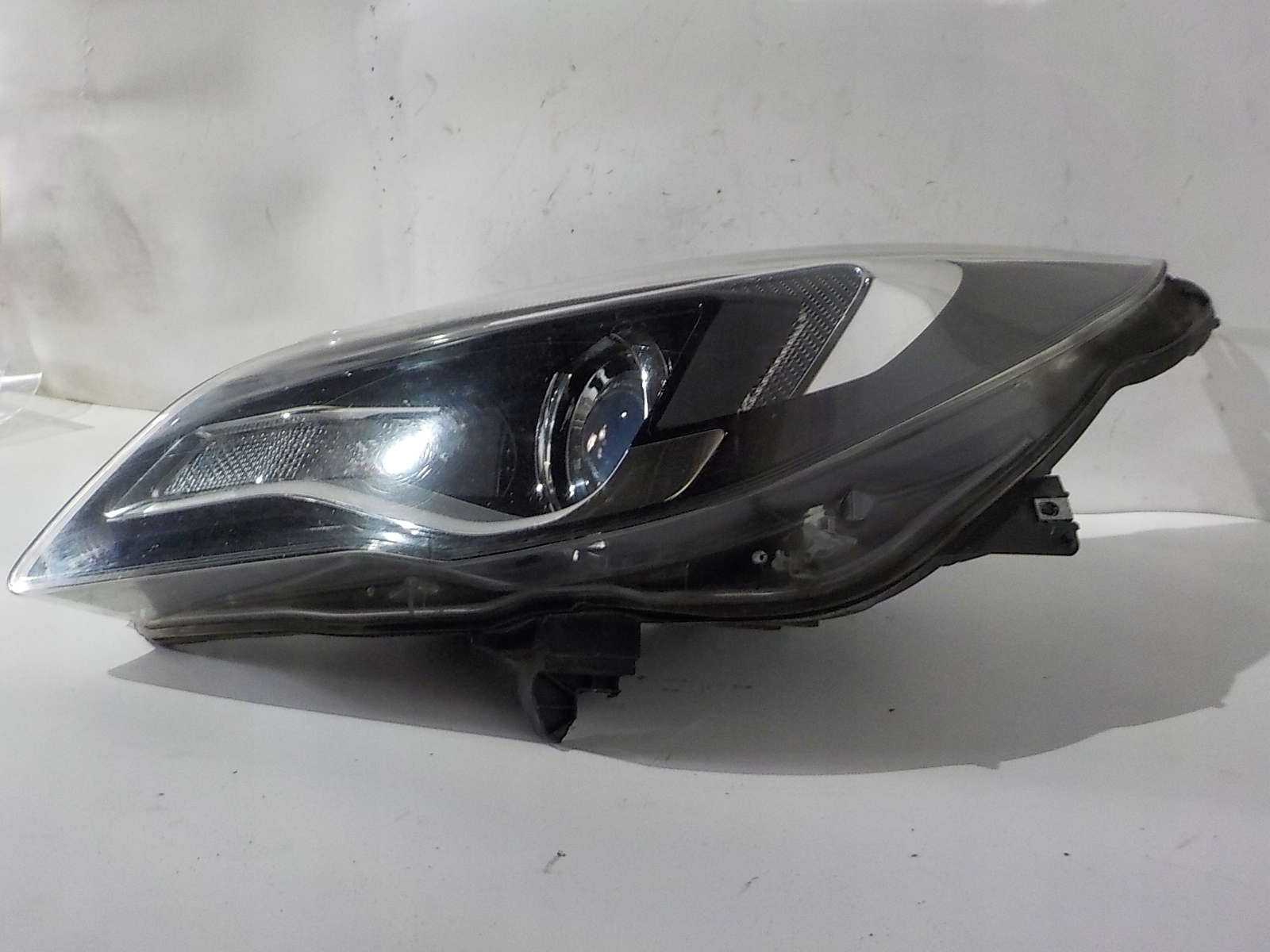 OPEL INSIGNIA A LIFT light left front front UK