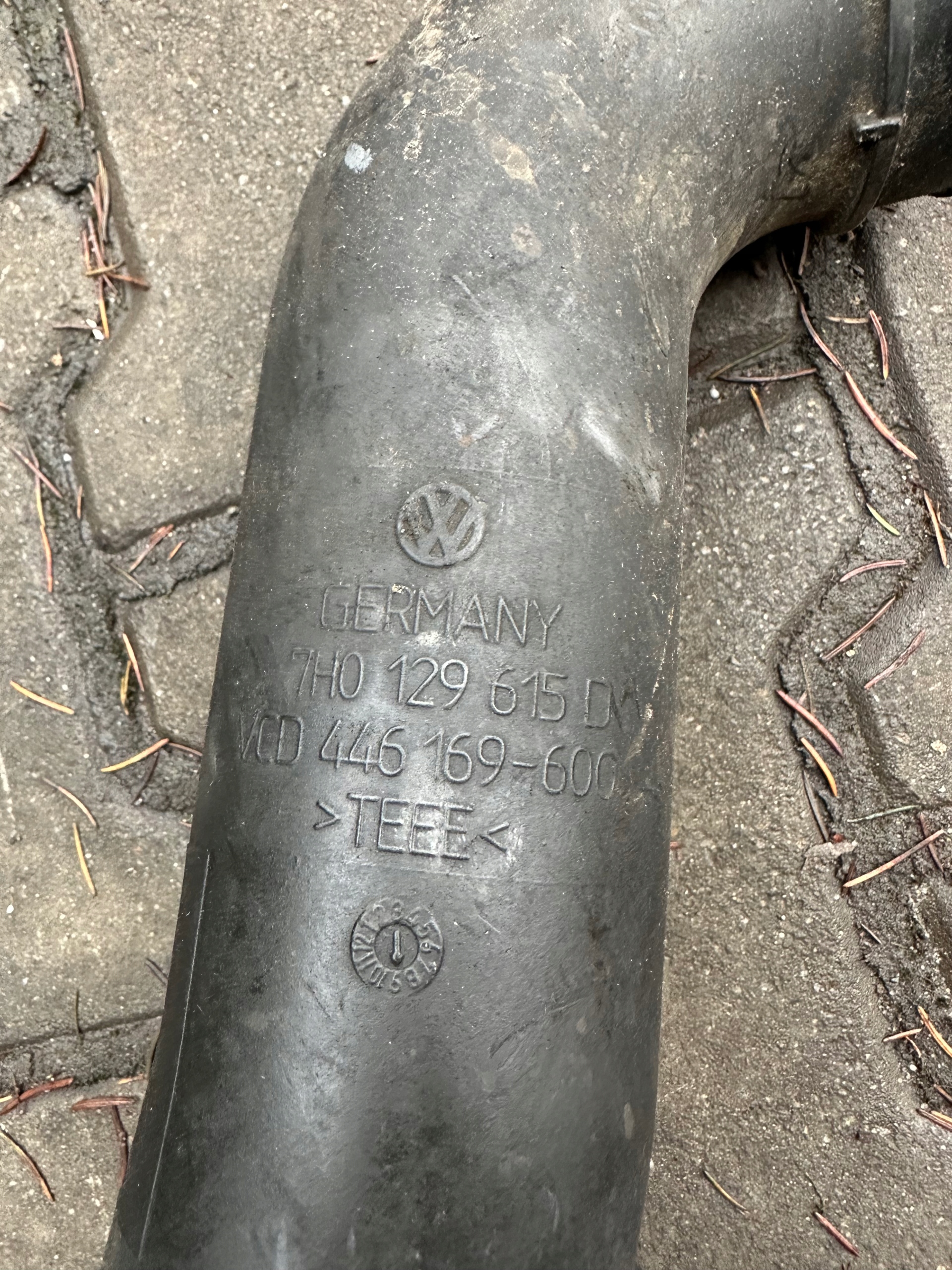 pipe DOLOTU air VW TRANSPORTER T5 1.9 TDI 7H0129615D