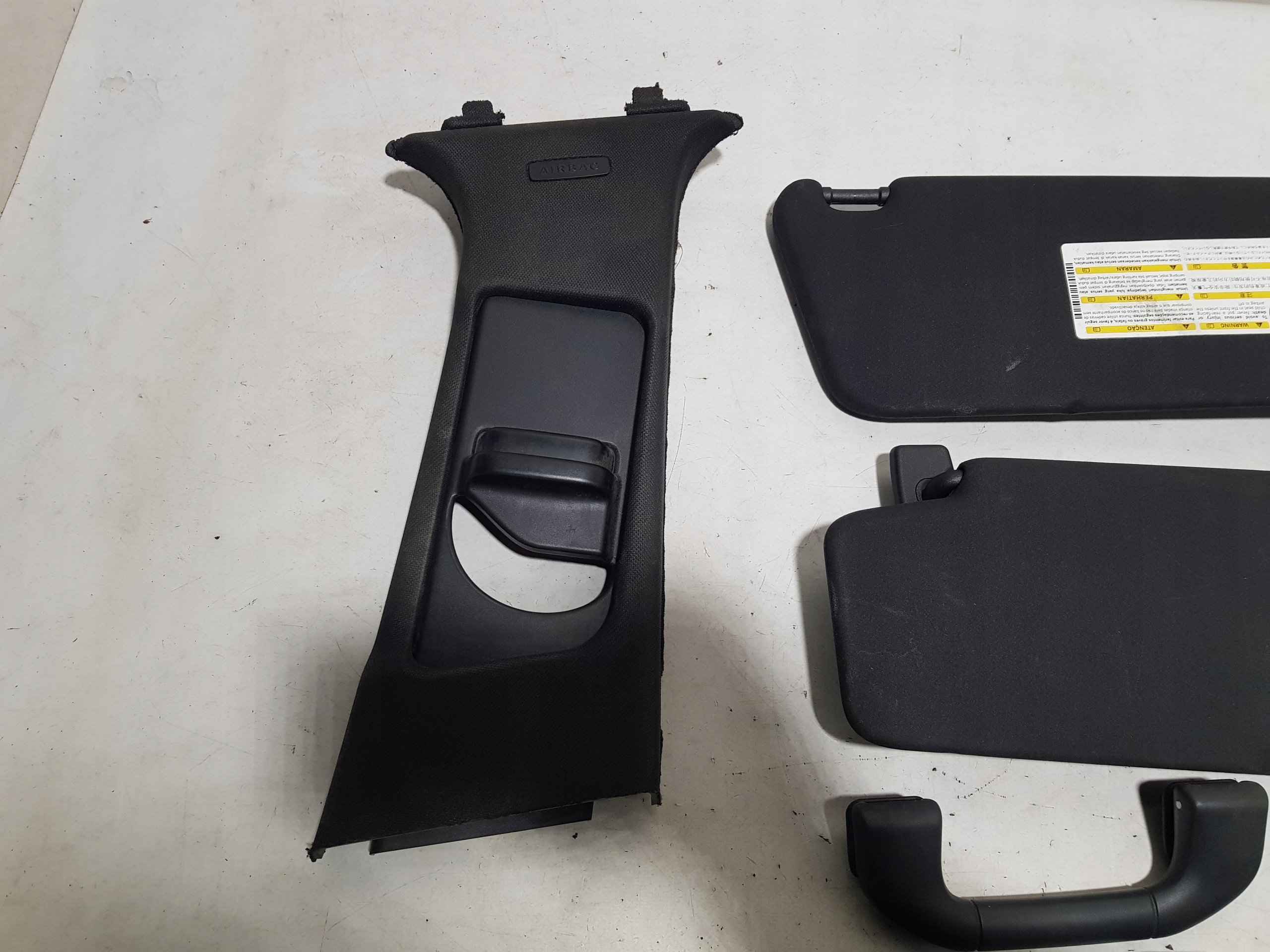 MERCEDES W204 AMG black, inner pillars light plastics