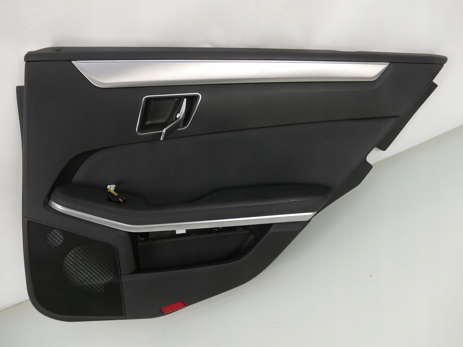 MERCEDES E W212 sedan side door right rear part