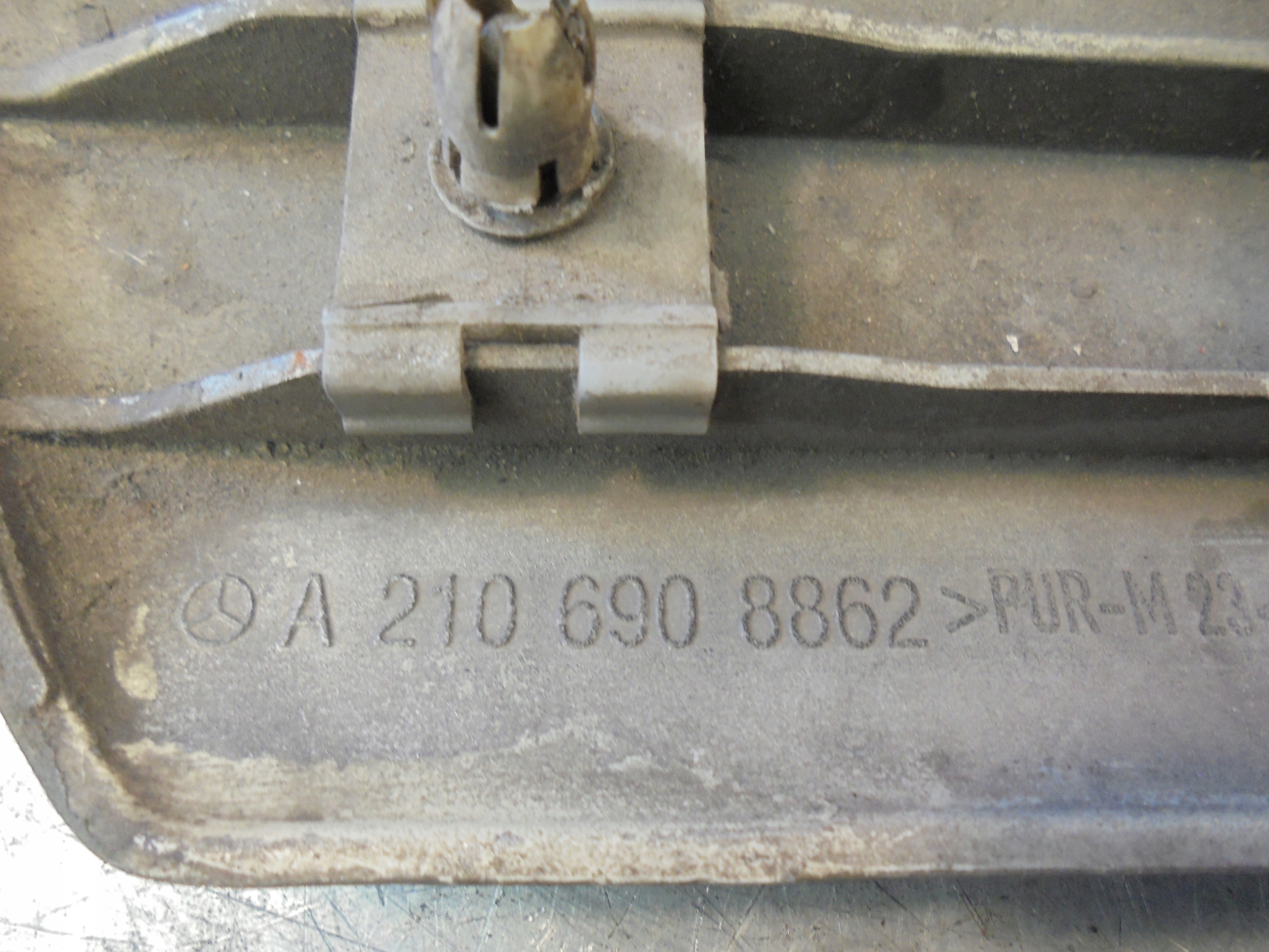 MODANATURA PARAFANGO PP MERCEDES W210 2106908862