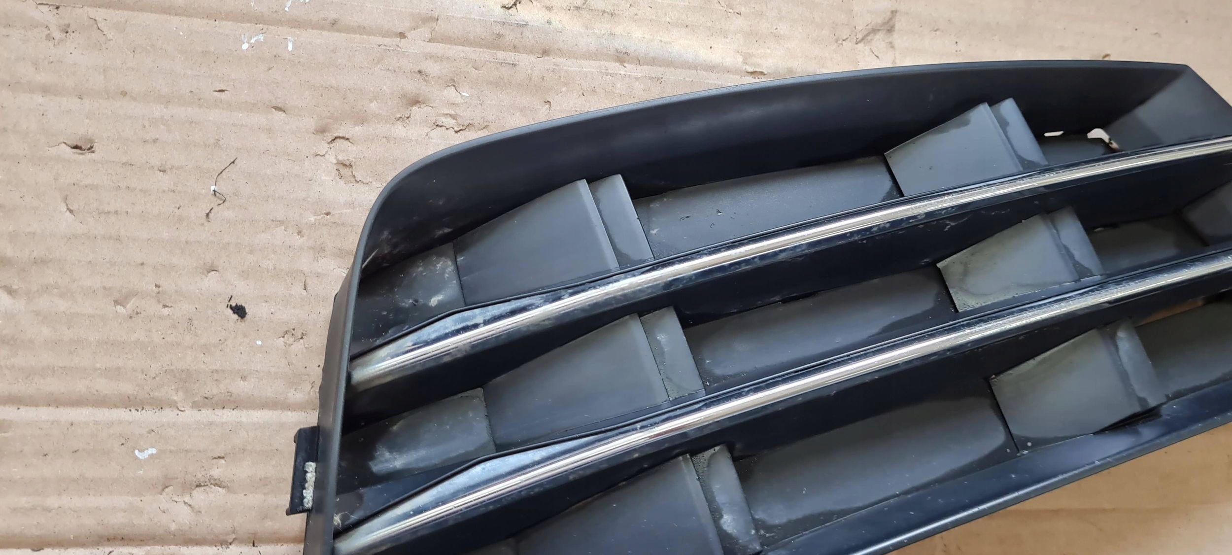 A4 B9 8W grid of a bumper right right front 8W0807682R