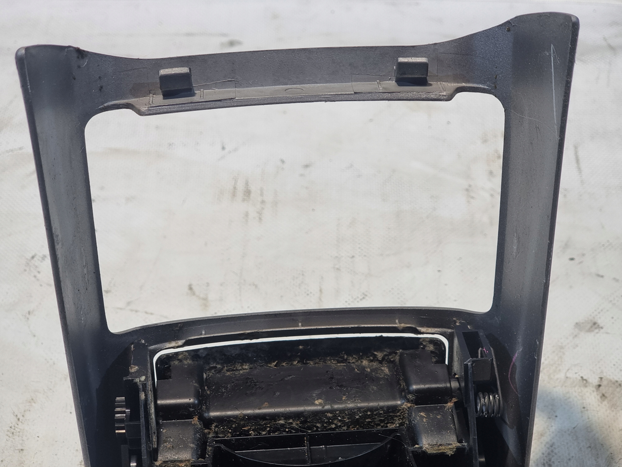 Держатель на капхолдер oe 1A823-006G 1A8C1-009G TOYOTA PRIUS II 08r