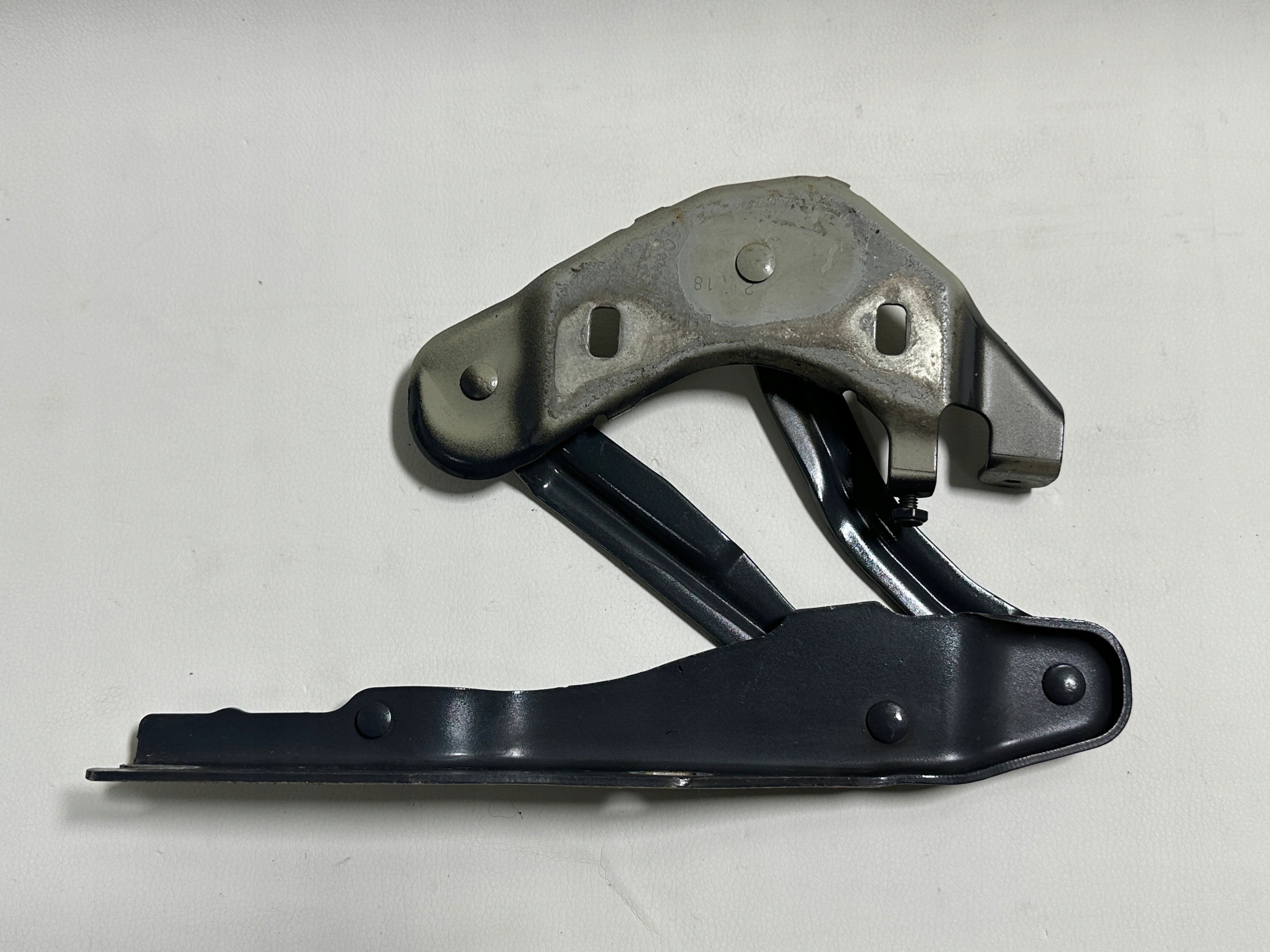 Audi A1 hinge bonnets left 8X0823301A