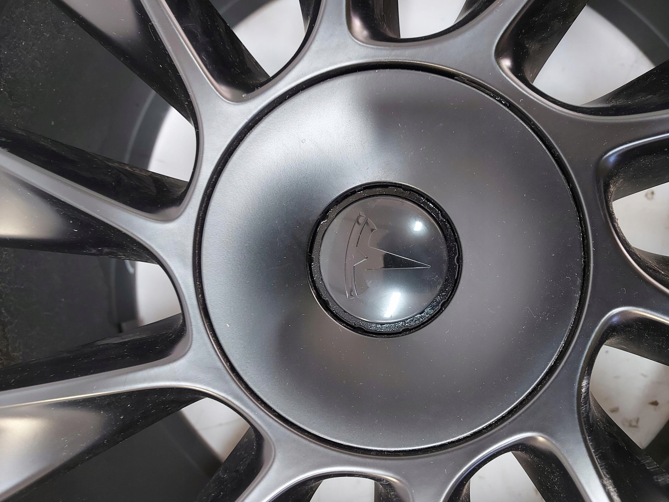 TESLA MODEL Y 2024r disk disk 20 poškozená 1188223-00-C