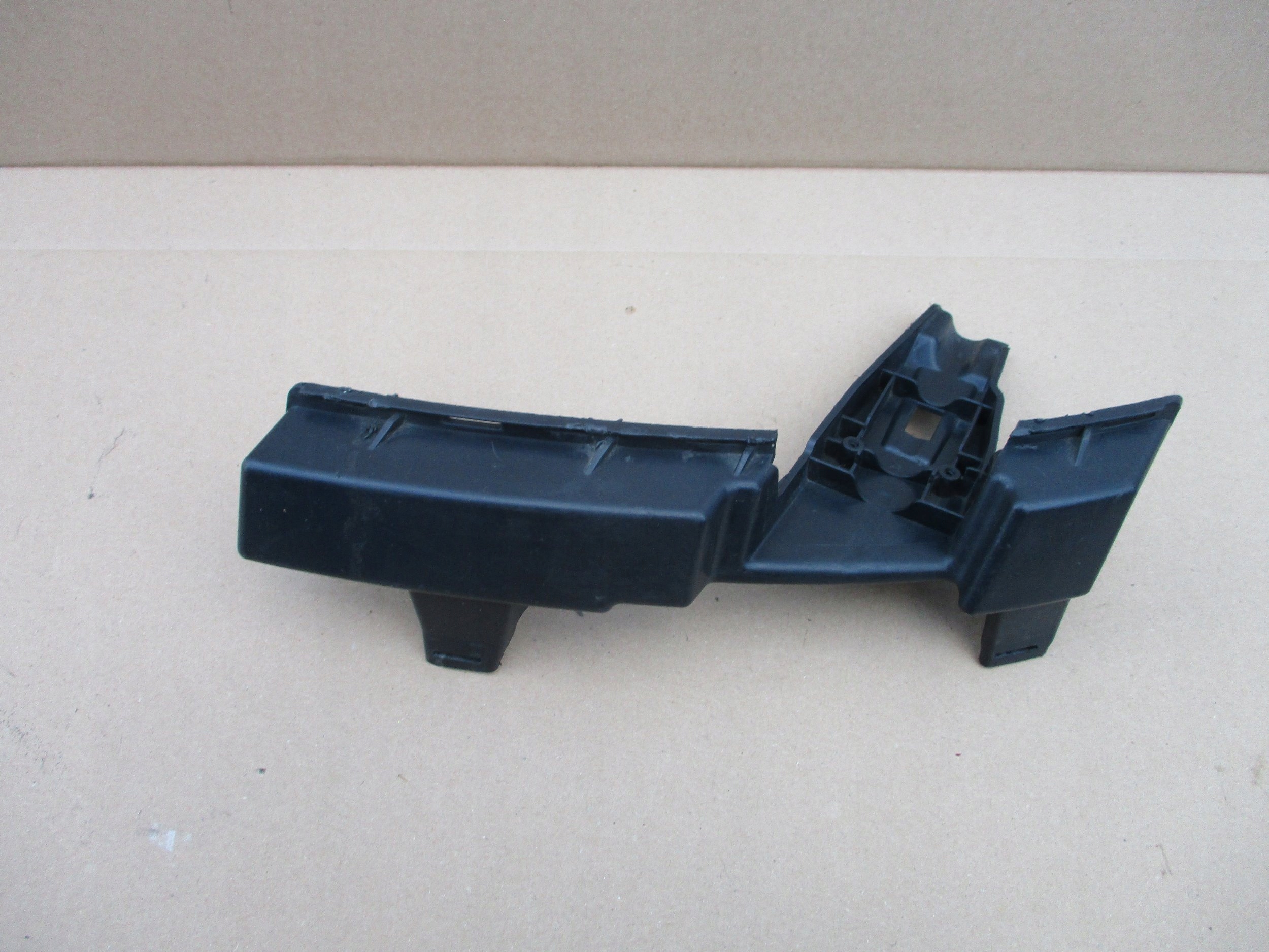 CK52-17C863-AA - Прослизання бампера омивача ліве RANGE ROVER L405