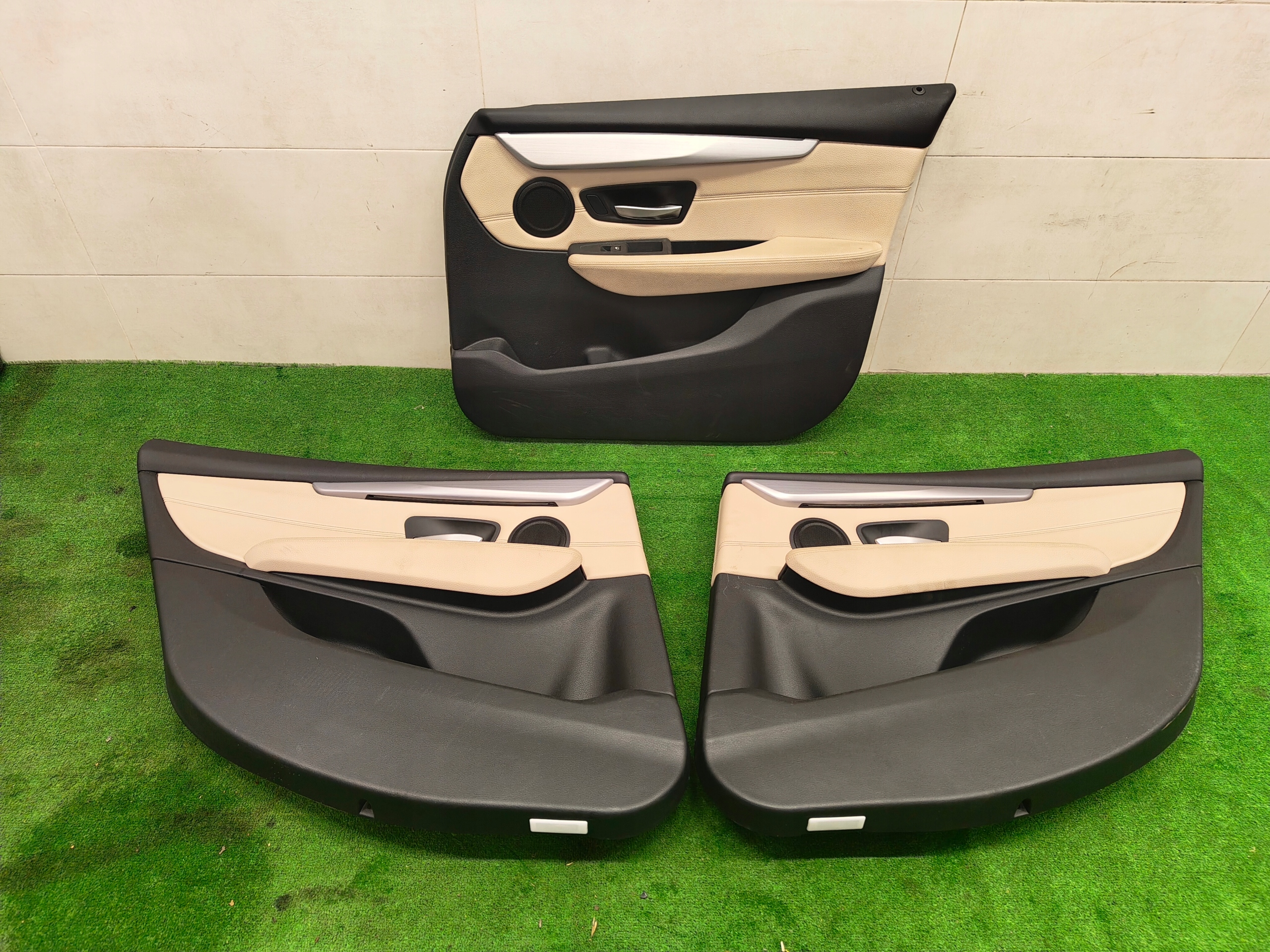 BMW 2 F46 side upholstery door