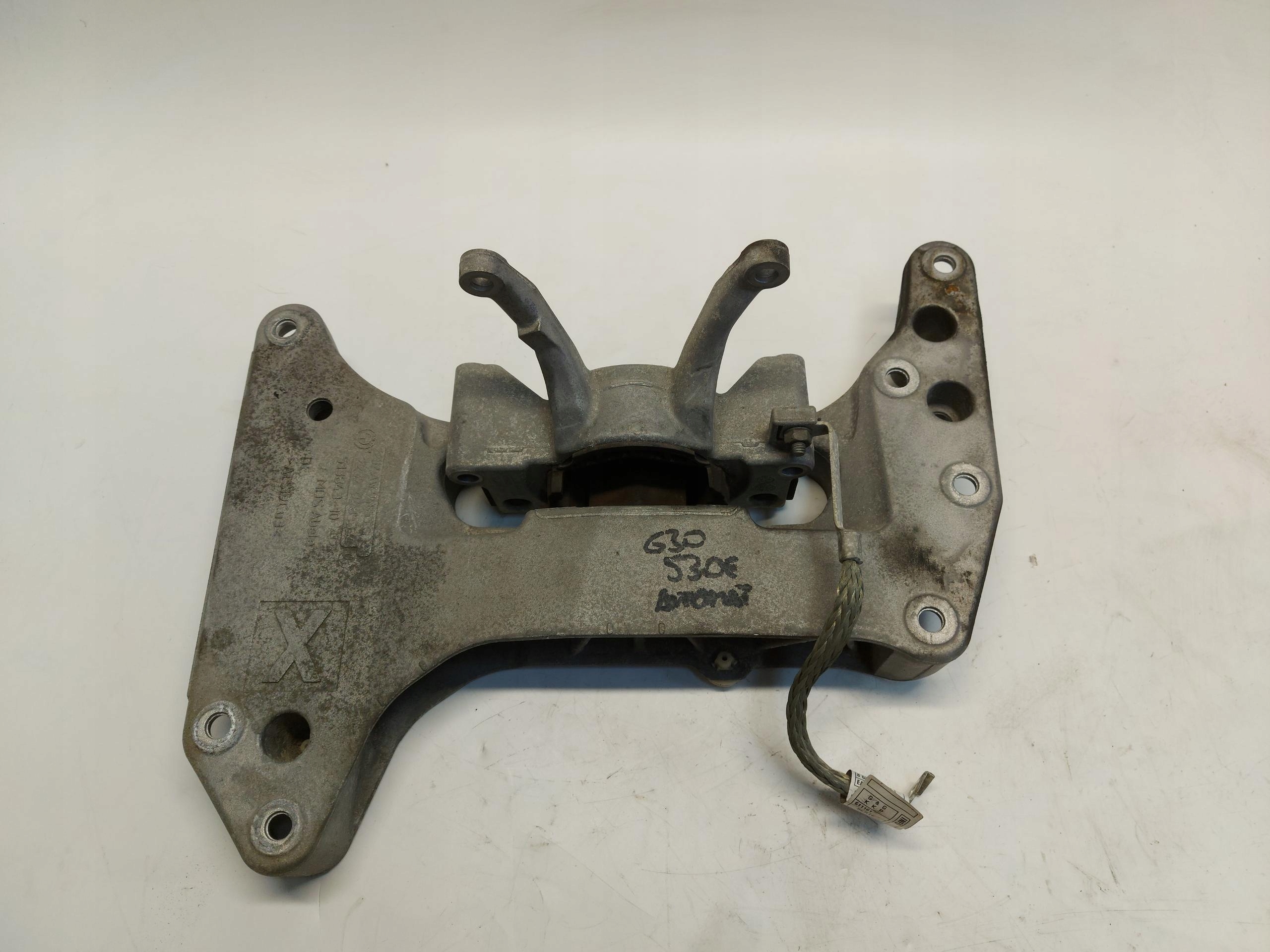 BMW G30 530E holder gearbox mounting 513843