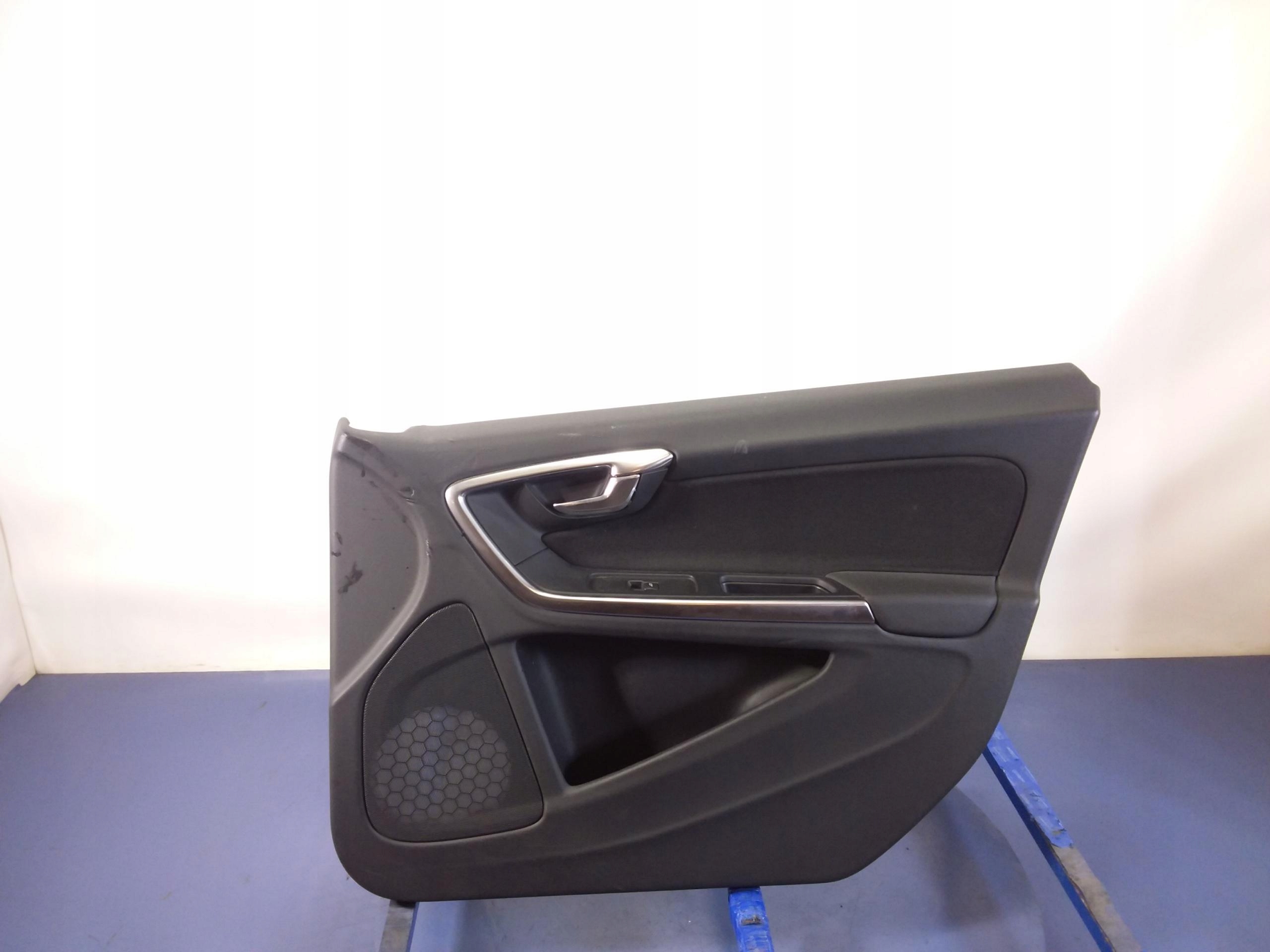 VOLVO S60 II обивка бекон передняя правая дверь