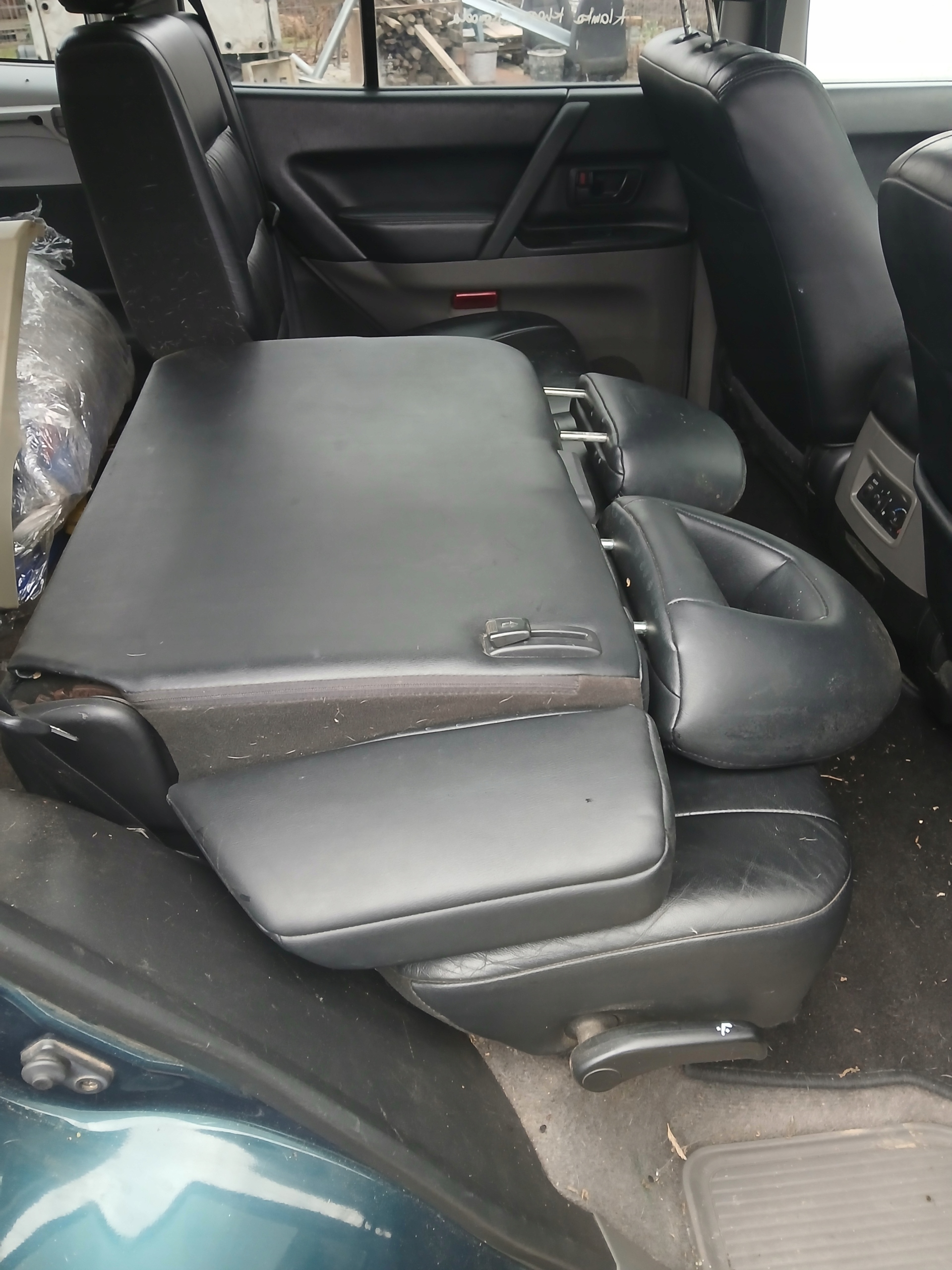 Pajero III 5d кресла , черные , комплект