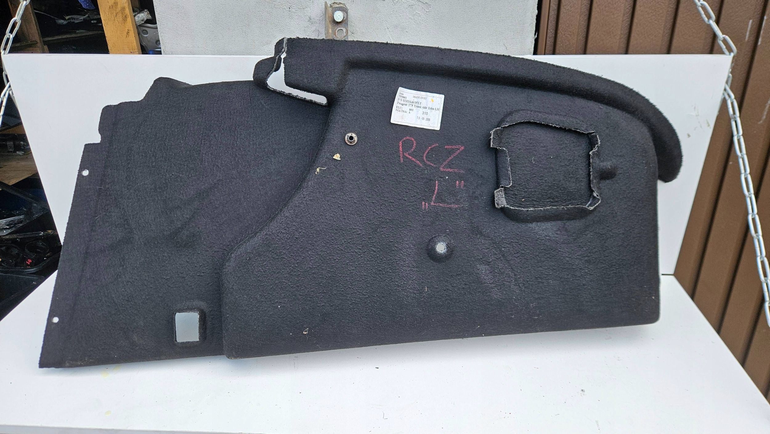 Peugeot RCZ ym164035xt left side upholstery boot