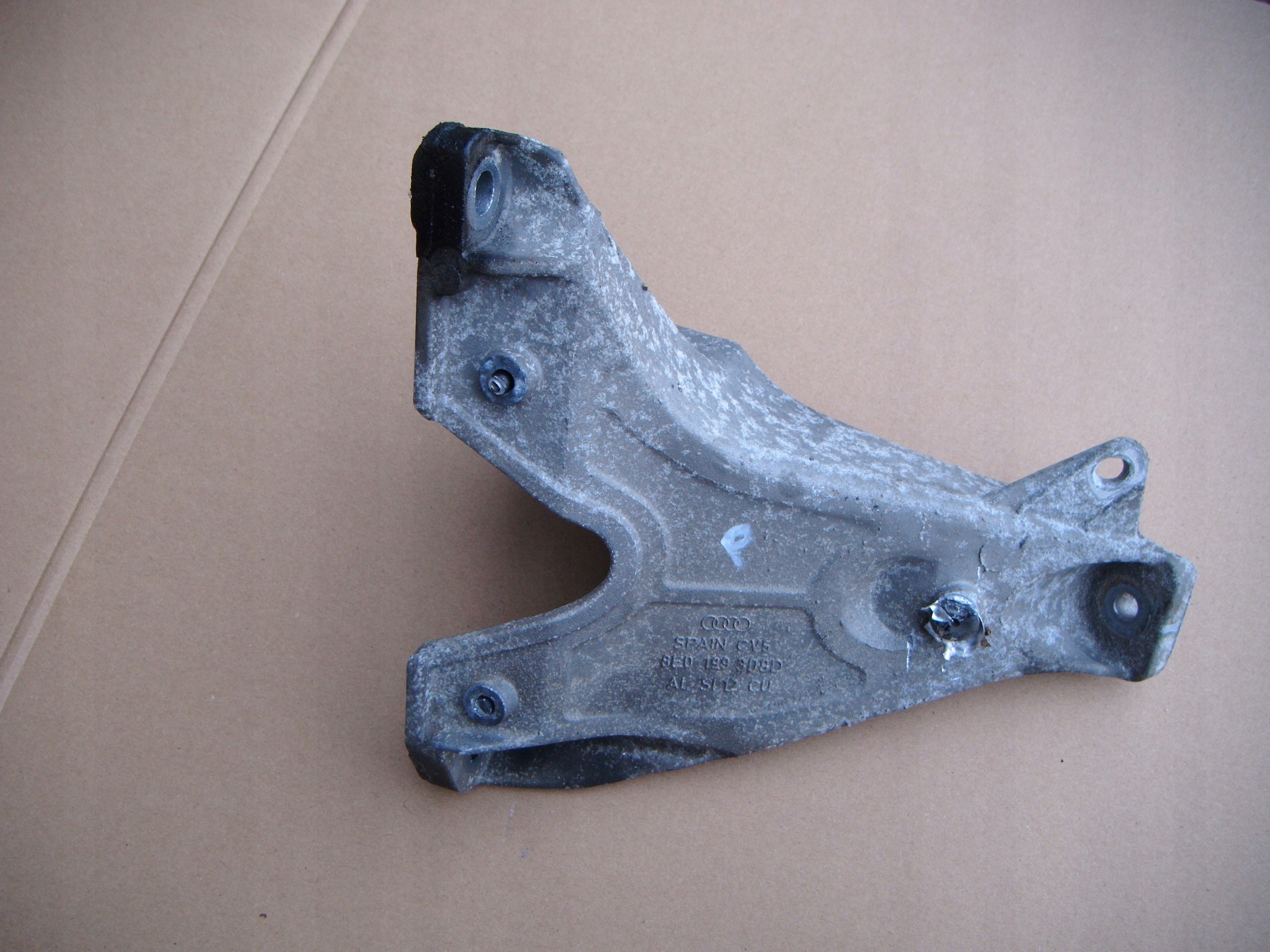 SEAT EXEO 08- 1.8T ŁAPA SILNIKA PRAWA 8E0199308D