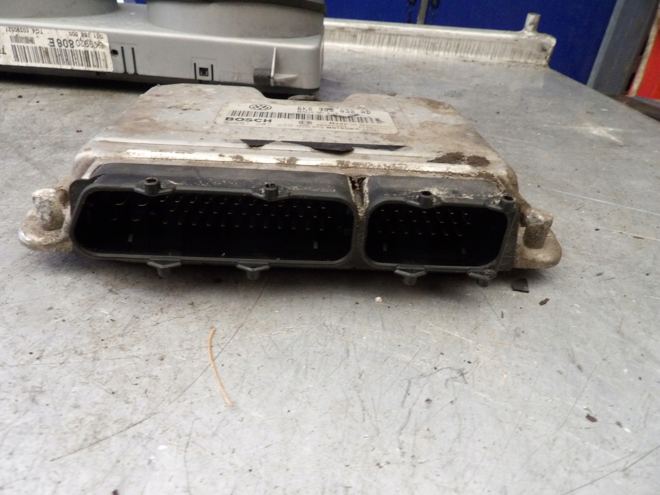 VW Polo 6N computer control unit 0261207229 6K0906032AD 26SA7392