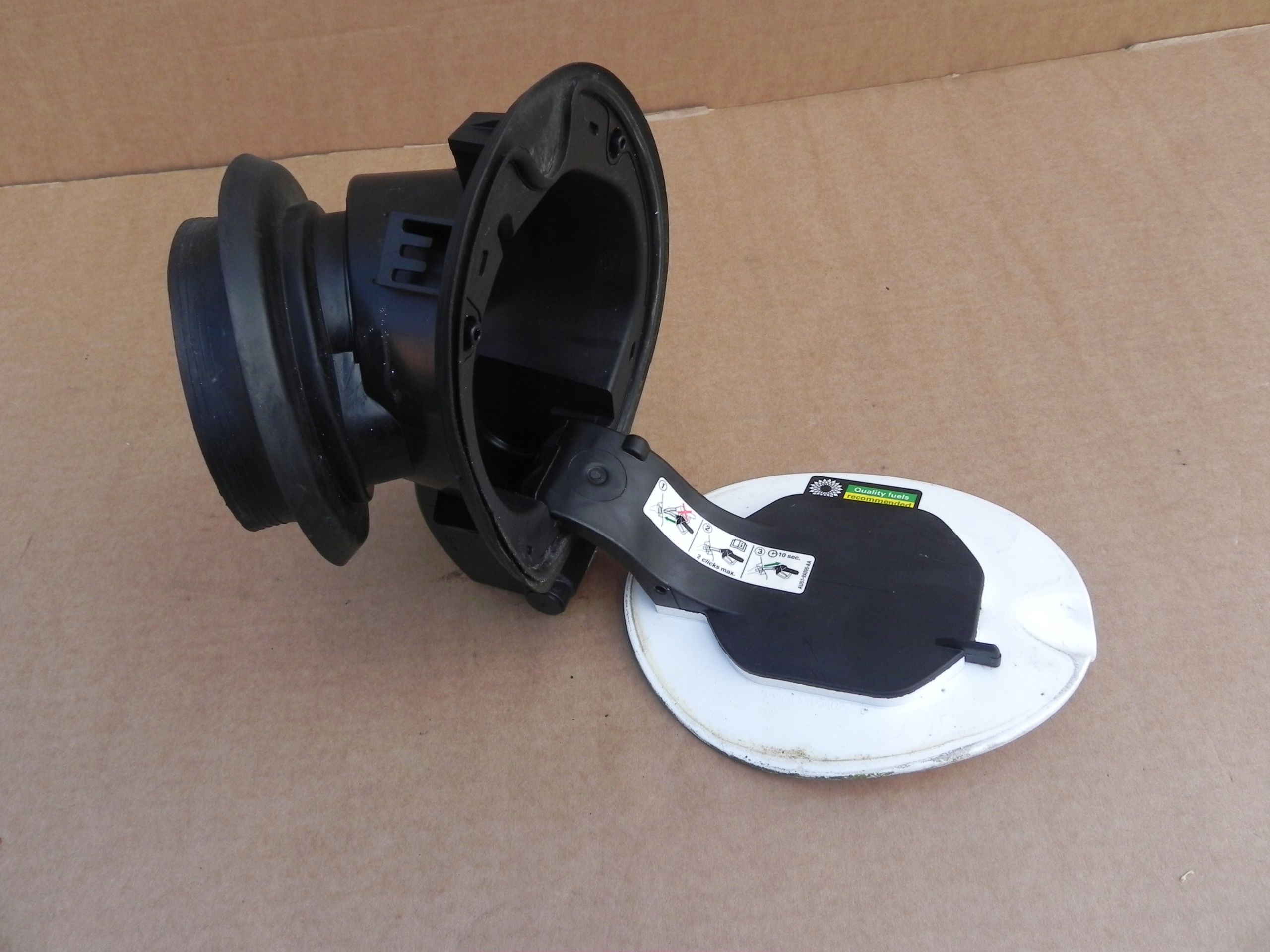 FORD KUGA MK2 5D KLAPKA WLEWU PALIWA Typ samochodu 4x4/SUV Samochody osobowe