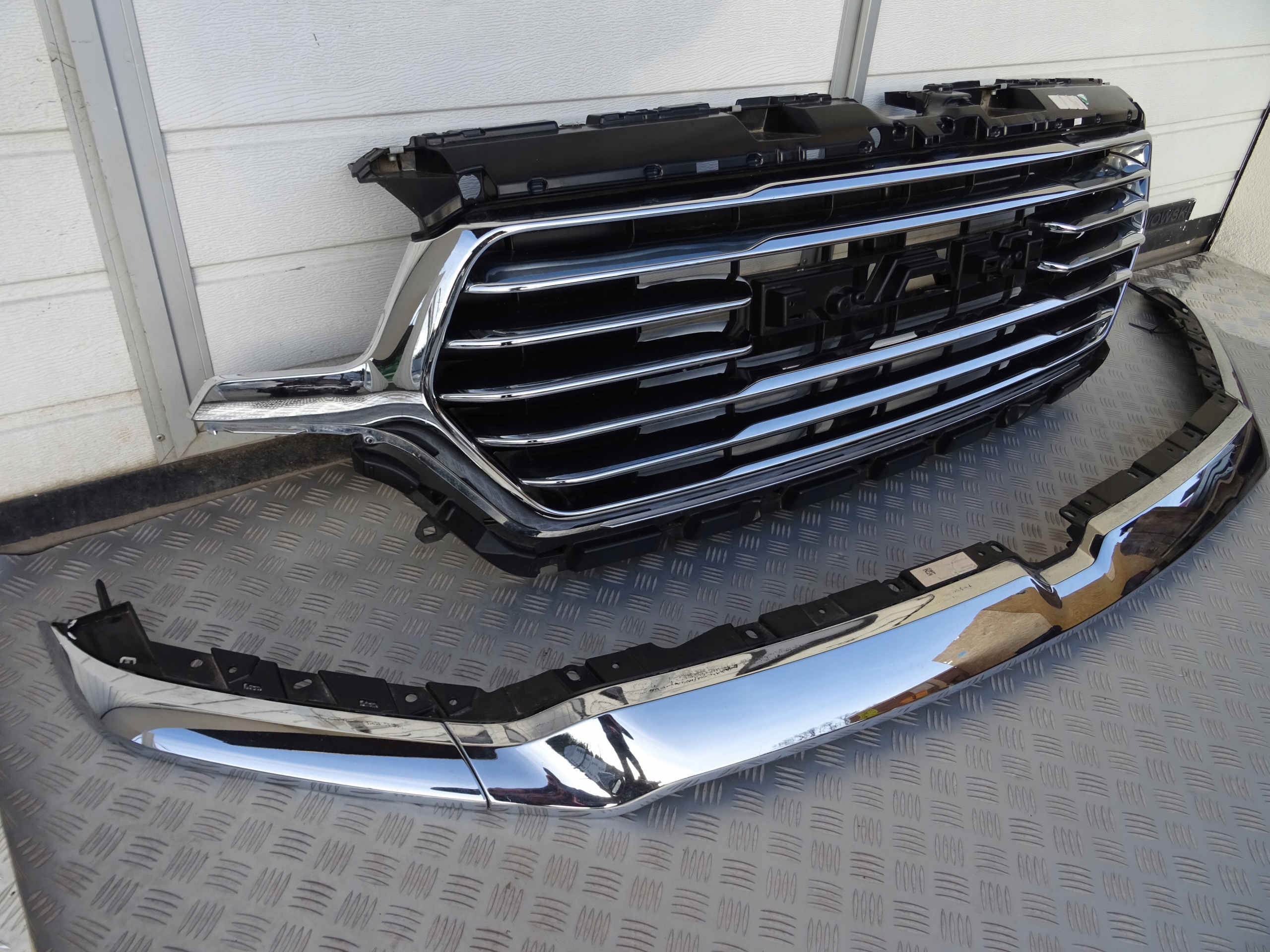 DODGE RAM 1500 V 5 2019 2020 2021 2022- GRILL ATRAPA CHROM LISTWA PRZÓD USA Numer katalogowy części RAM2019-GRILLCHROM