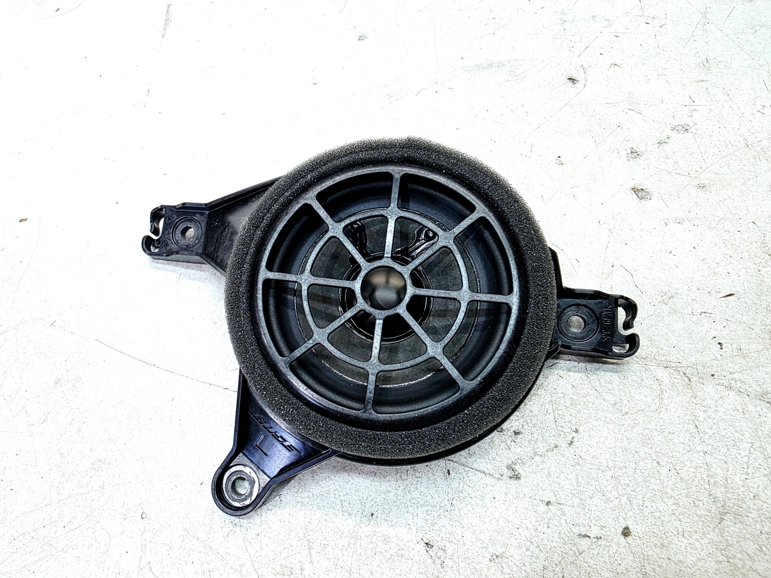 speaker roofs BOSE SURROUND left rear part AUDI Q7 4M 4M0035398D