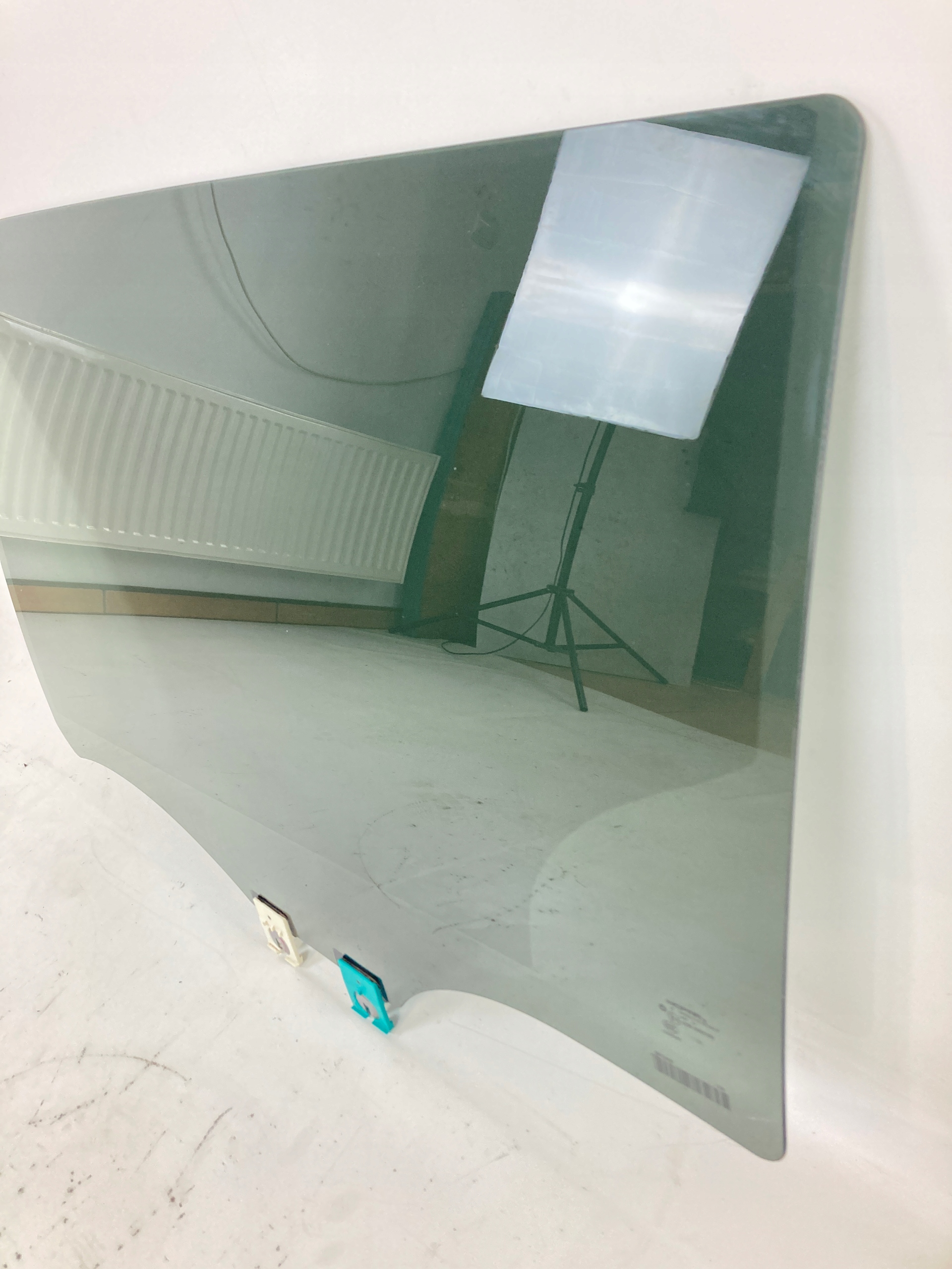 Chrysler Pacifica 2018 window rear door sliding left rear part