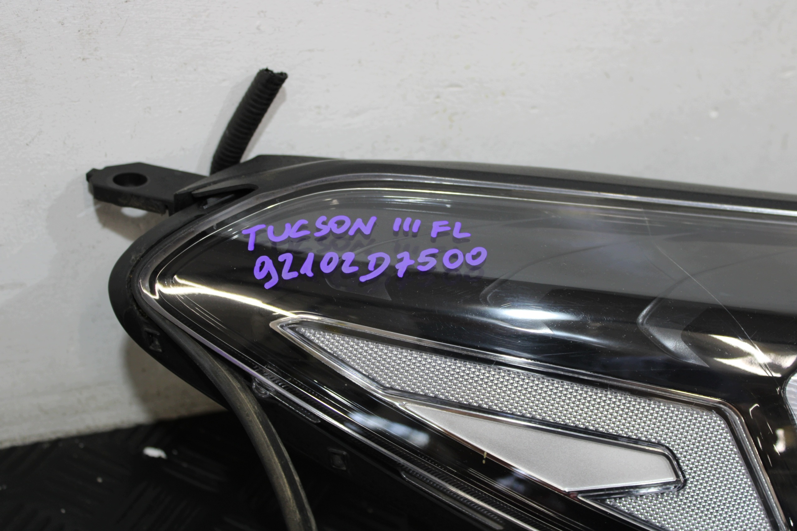 light right front right front 92102-D7500 HYUNDAI TUCSON III 3 LIFT