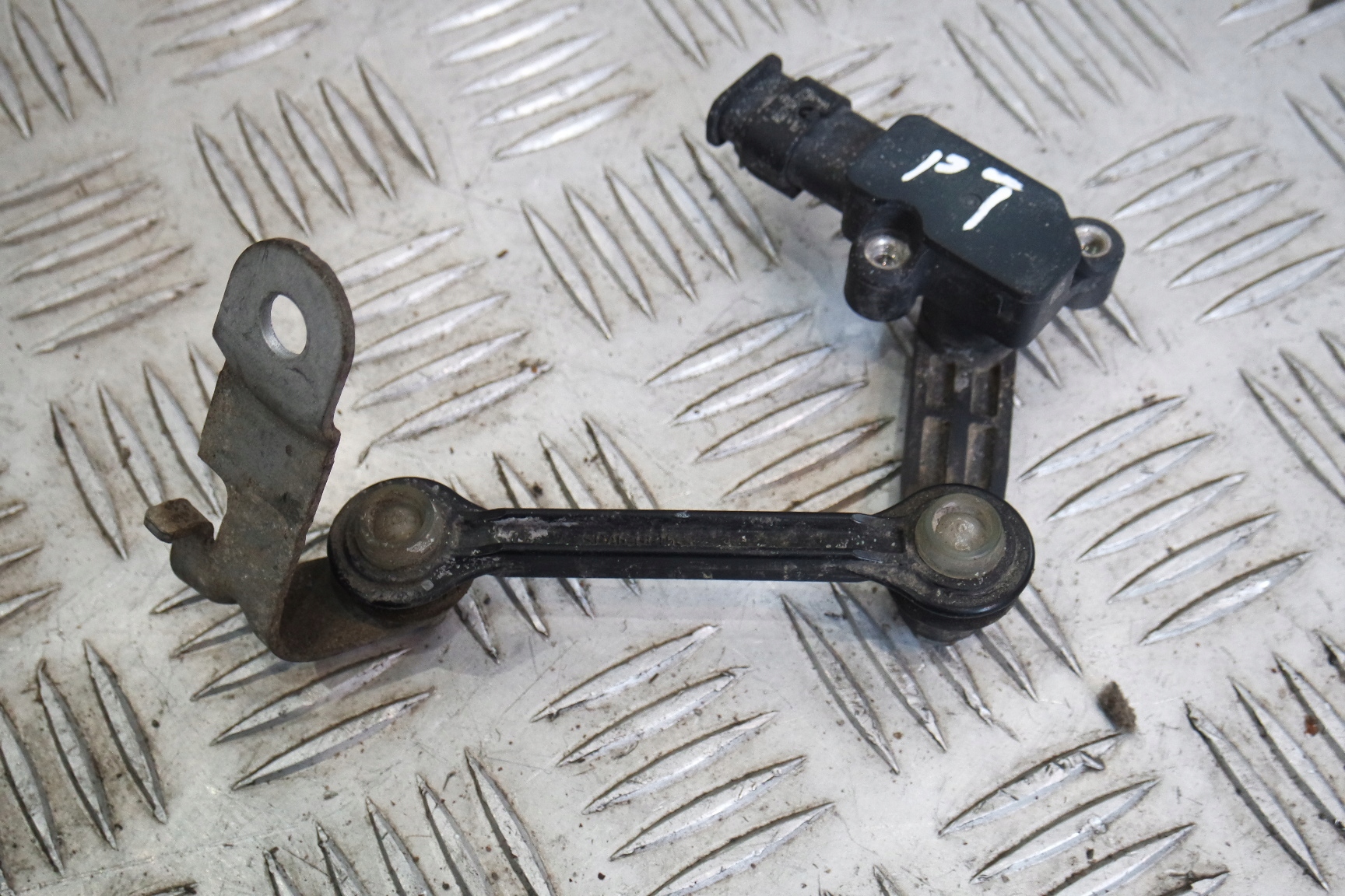 Датчик вирівнювання задній правий W167 A0009050908