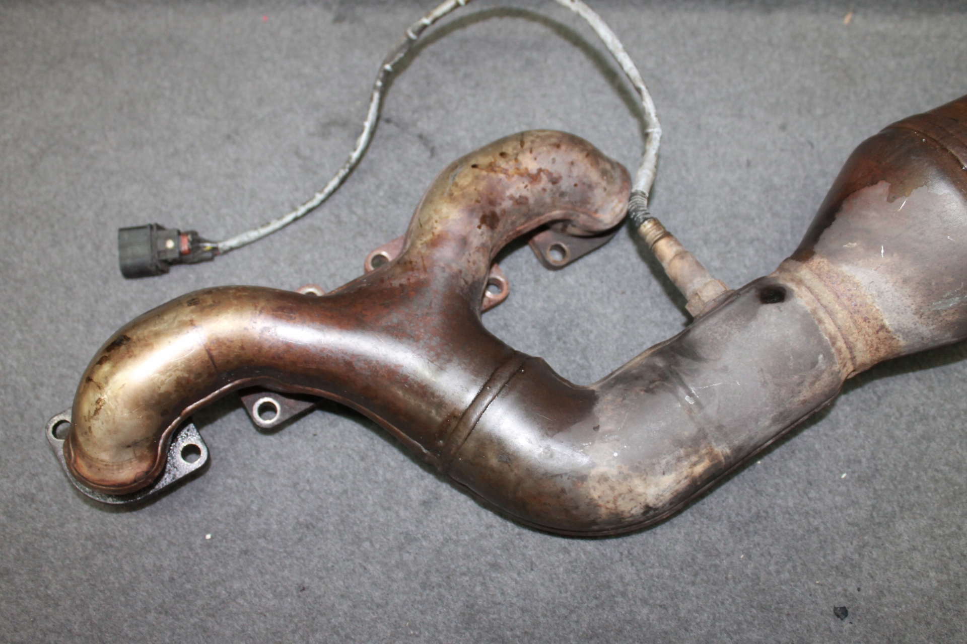 BMW E60 E63 E65 N62 3.5i 4.5i - exhaust manifold left - 7505784