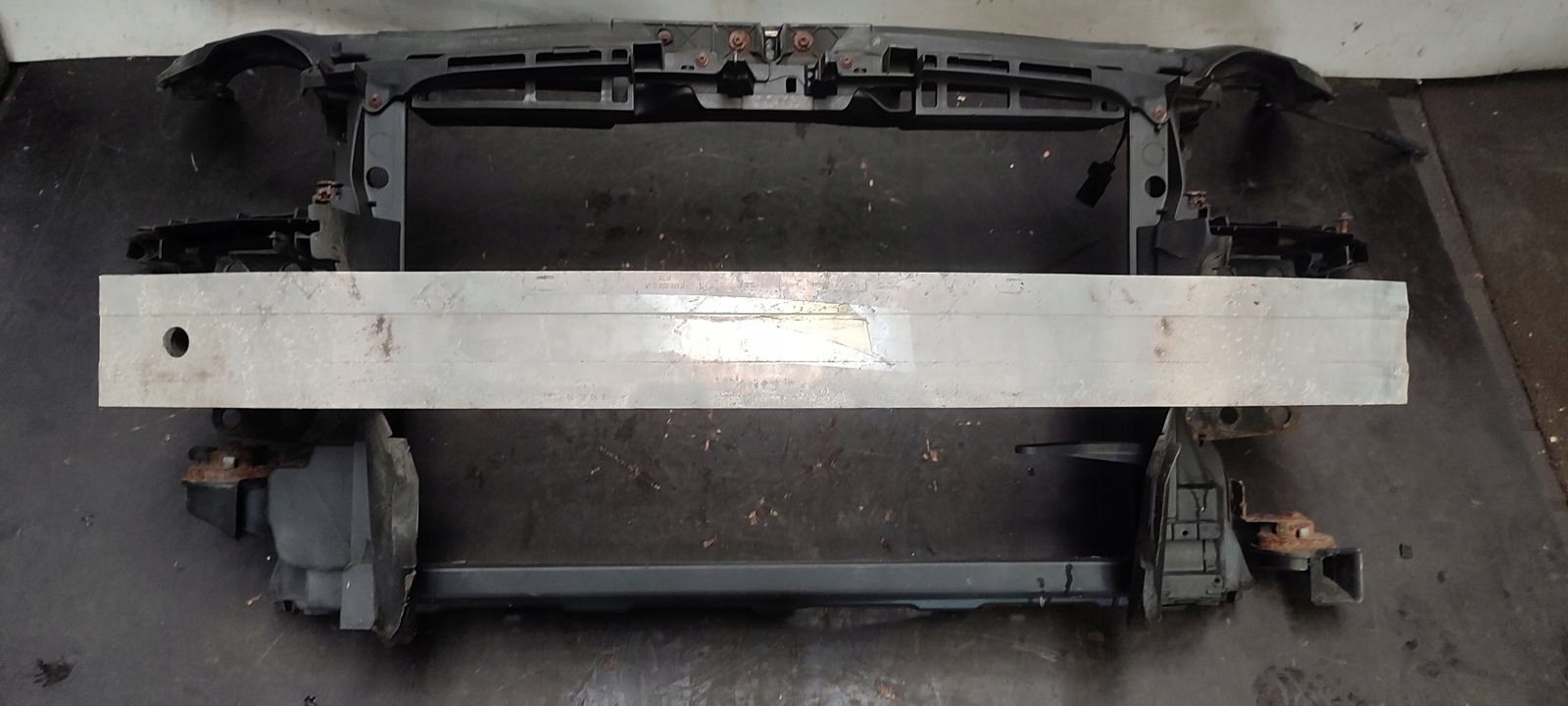 support panel for radiators pillar iron Audi A3 8P LIFT 3D 1,6 FSI