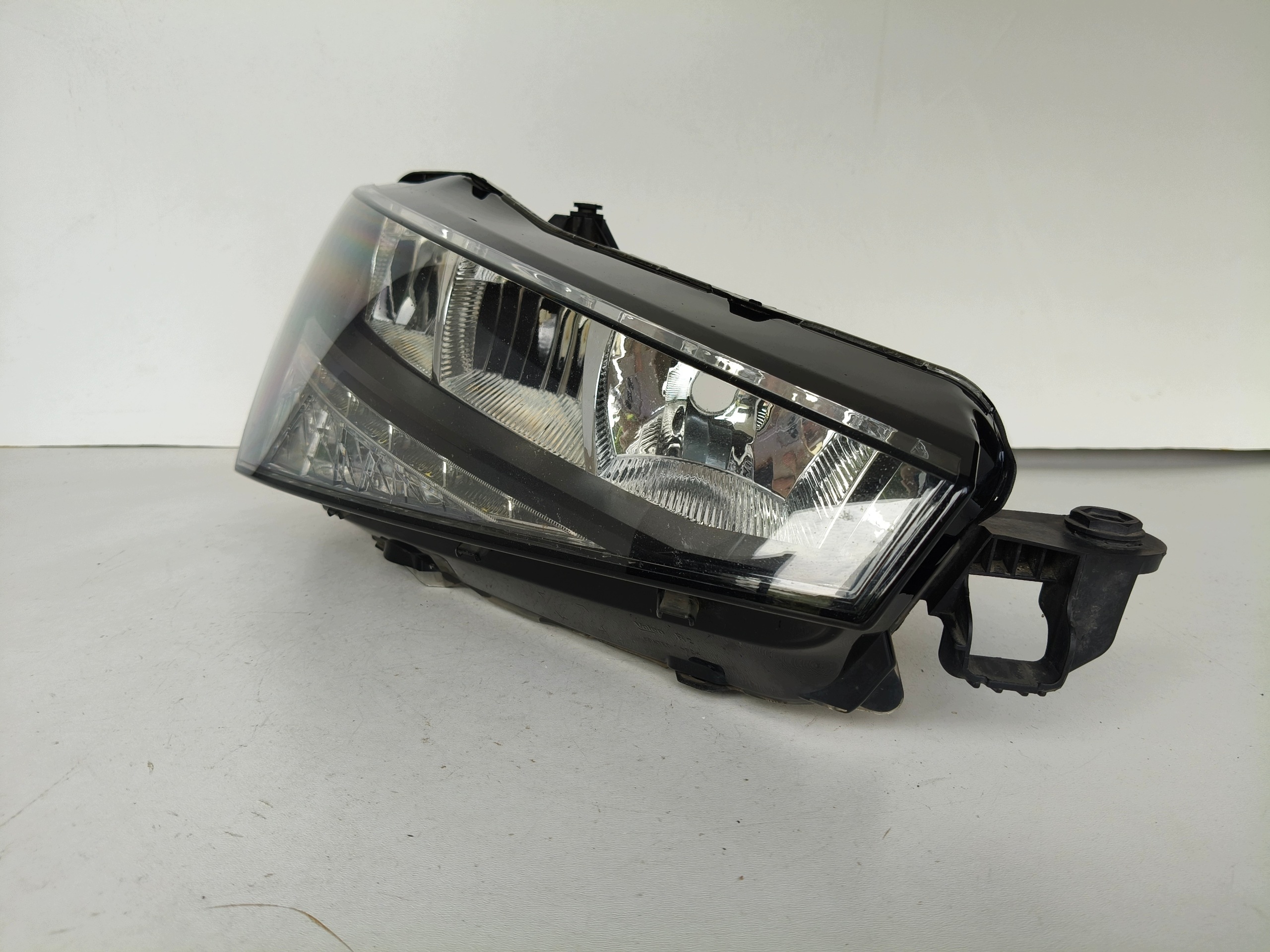 light right REFLEKTOR SKODA SCALA 657 18- LED