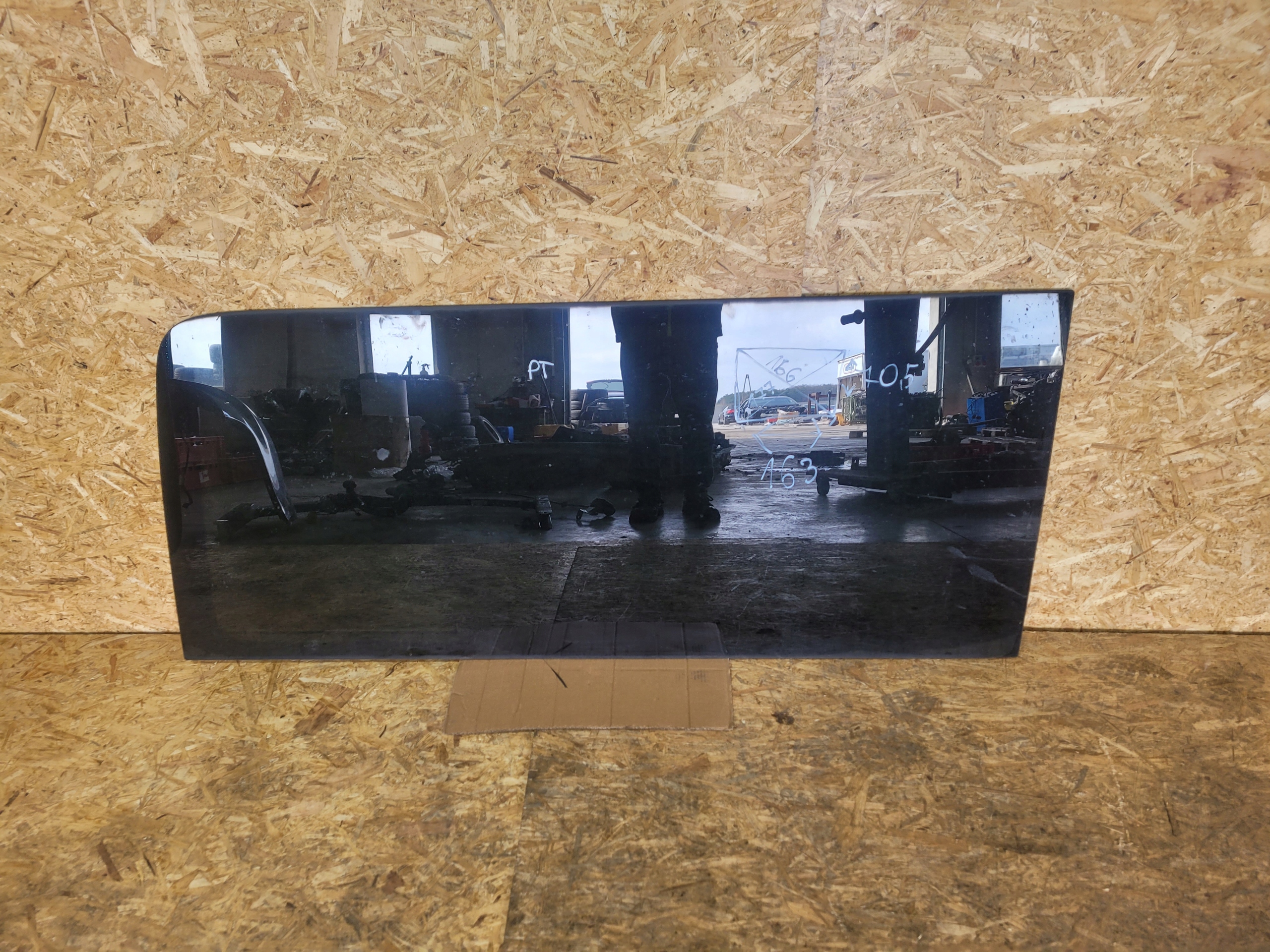 Кузовное стекло правый задний VW CRAFTER A906